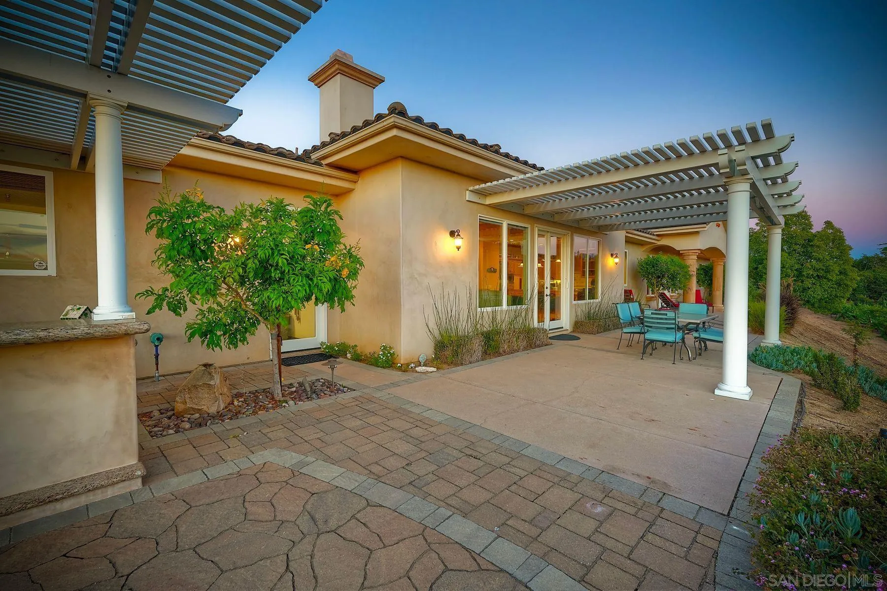 https://cdn.realtyfeed.com/cdn/127/260015510/1501664004ce718bd0ddd3149ae603e5.webp