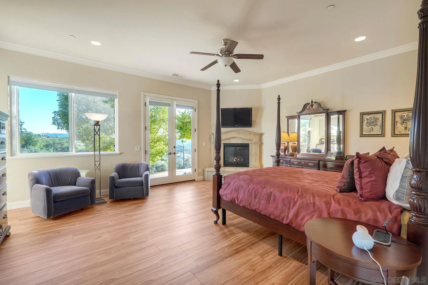 https://cdn.realtyfeed.com/cdn/127/260015510/524f82fa7f13ef41eda348217391f281.webp