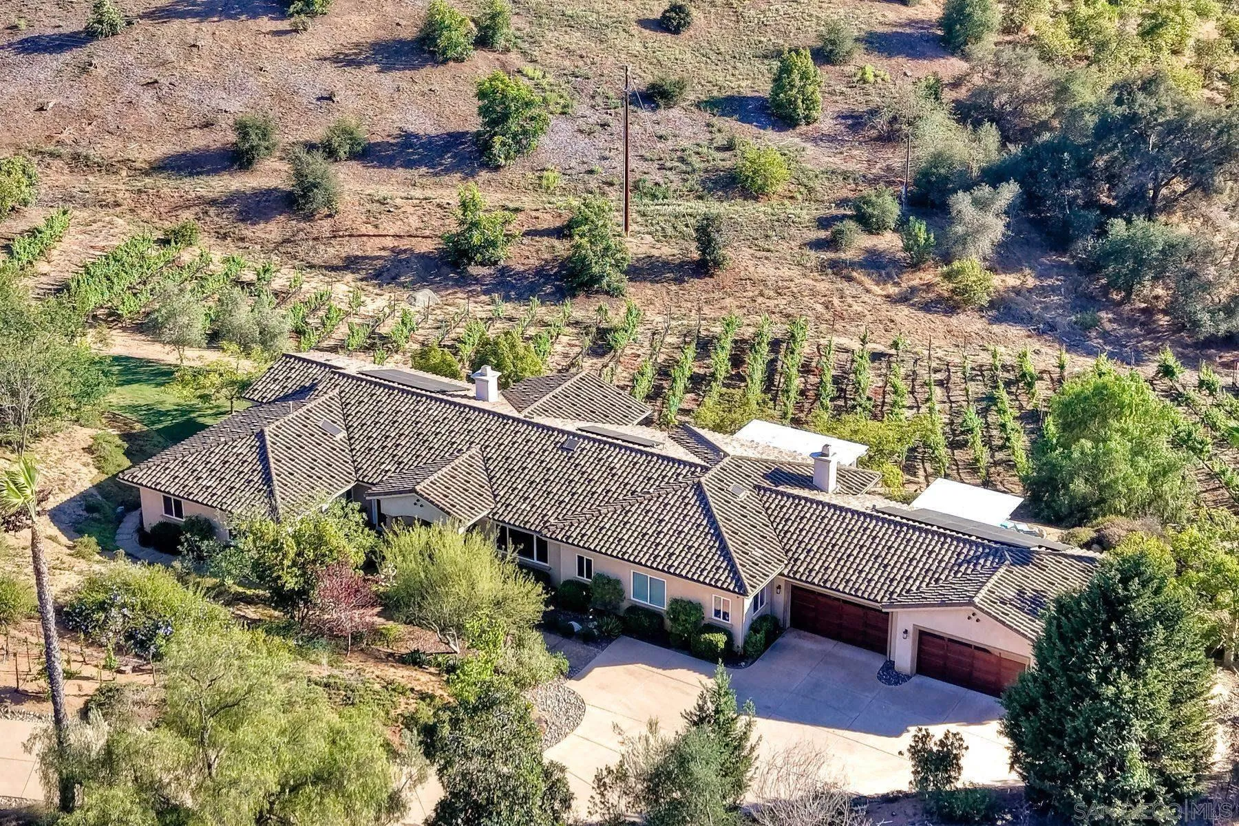 https://cdn.realtyfeed.com/cdn/127/260015510/6c101e640ef05c53d132342bc13607bd.webp