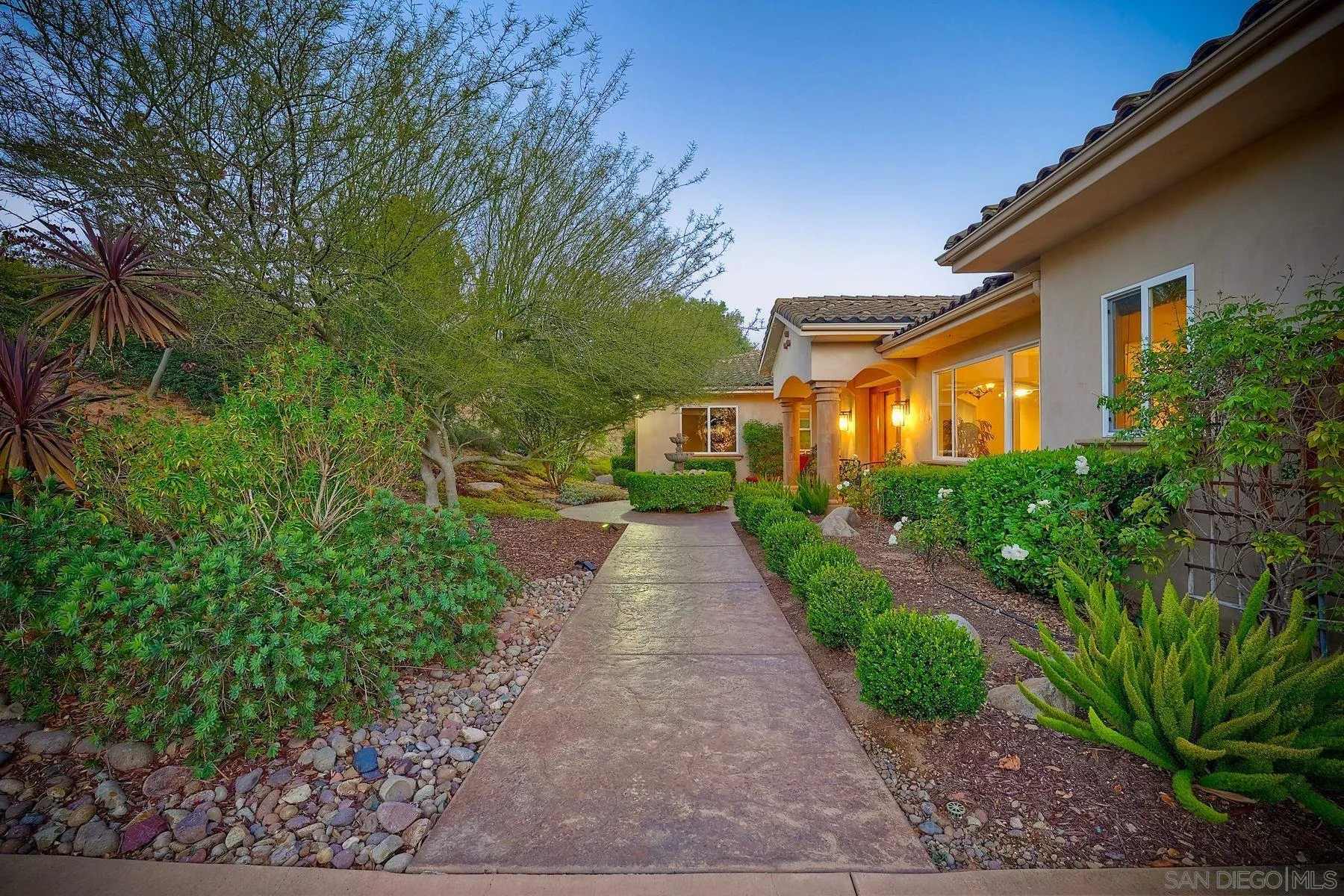 https://cdn.realtyfeed.com/cdn/127/260015510/834a0c94287a32e8ca6389797fbf3762.webp