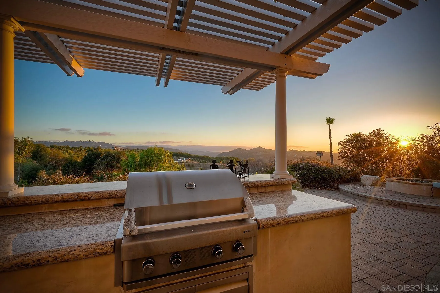 https://cdn.realtyfeed.com/cdn/127/260015510/89336986bdd453eab4eb7d88e52098fa.webp