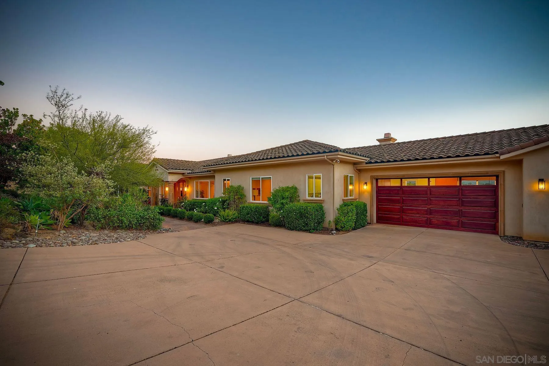 https://cdn.realtyfeed.com/cdn/127/260015510/e385bee7a017768c51cd19a4a2109240.webp