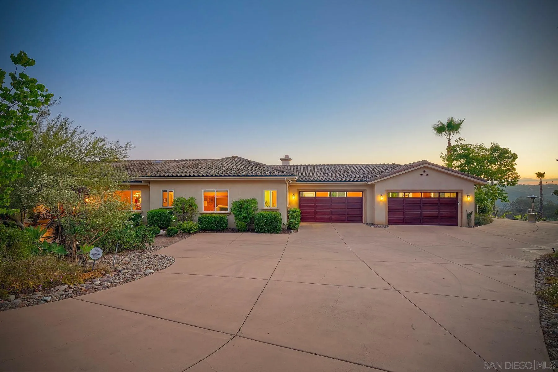 https://cdn.realtyfeed.com/cdn/127/260015510/fbe7db923078073f48670ad881494038.webp