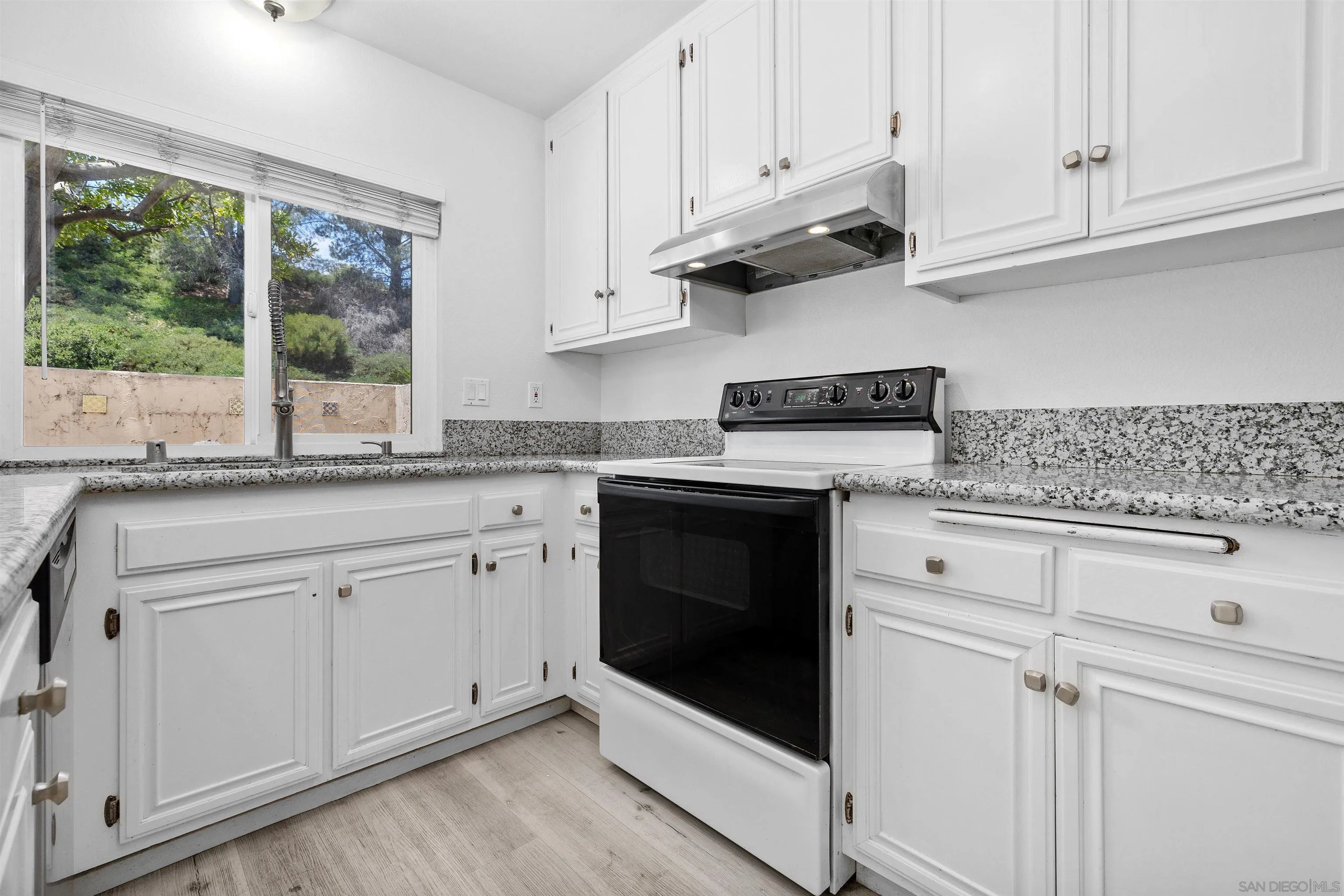 Photo #12: 260015511 Listing: Photo #12