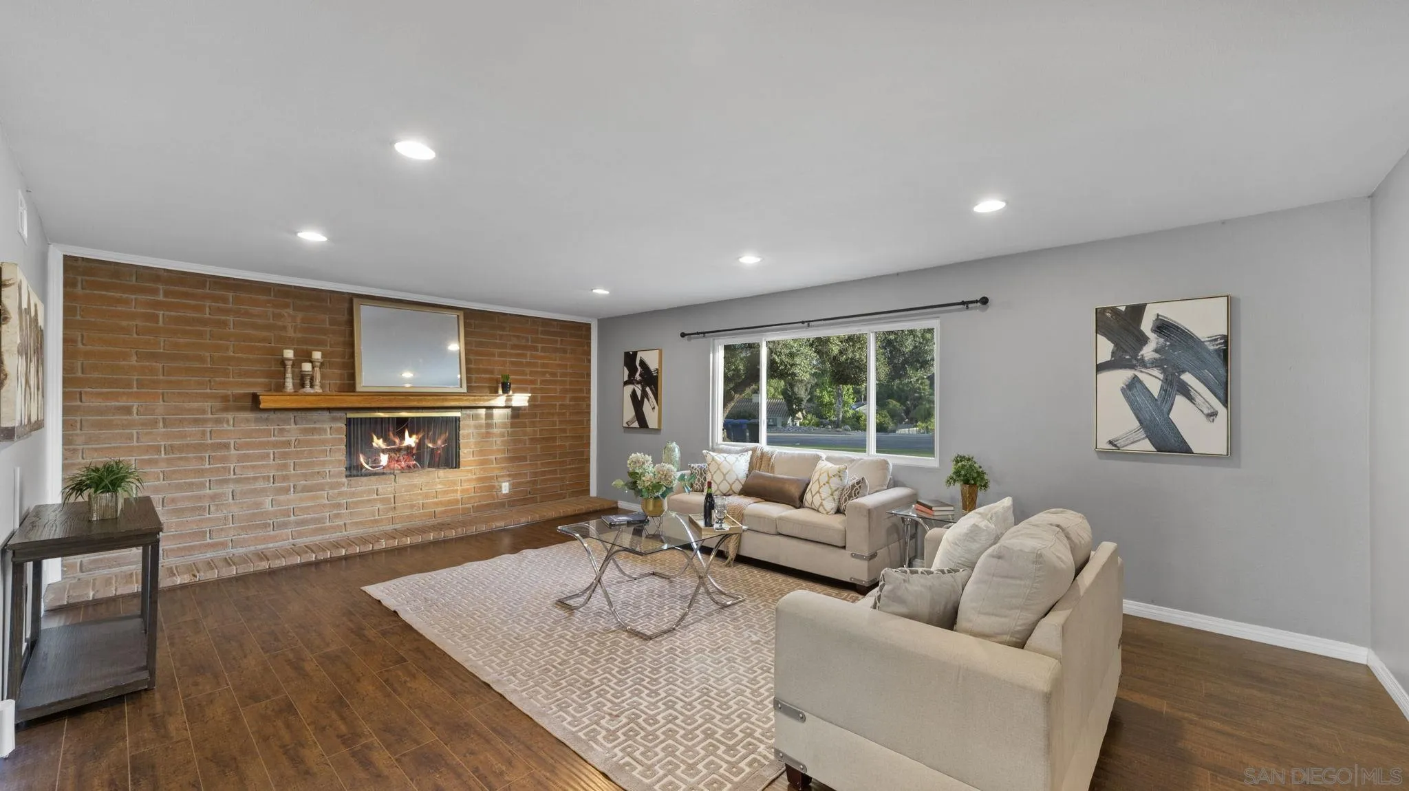 https://cdn.realtyfeed.com/cdn/127/260015513/8cded17165d5b04fa62a417b7c3c3cc4.webp