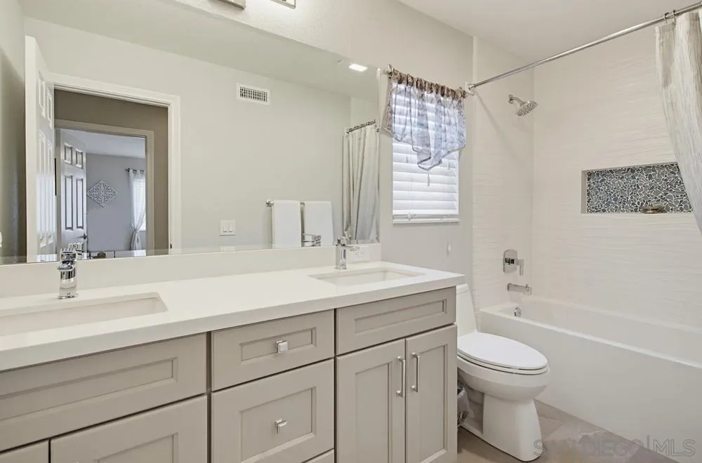 https://cdn.realtyfeed.com/cdn/127/260015514/15e101419f03c2c8450a3587c844ddff.webp