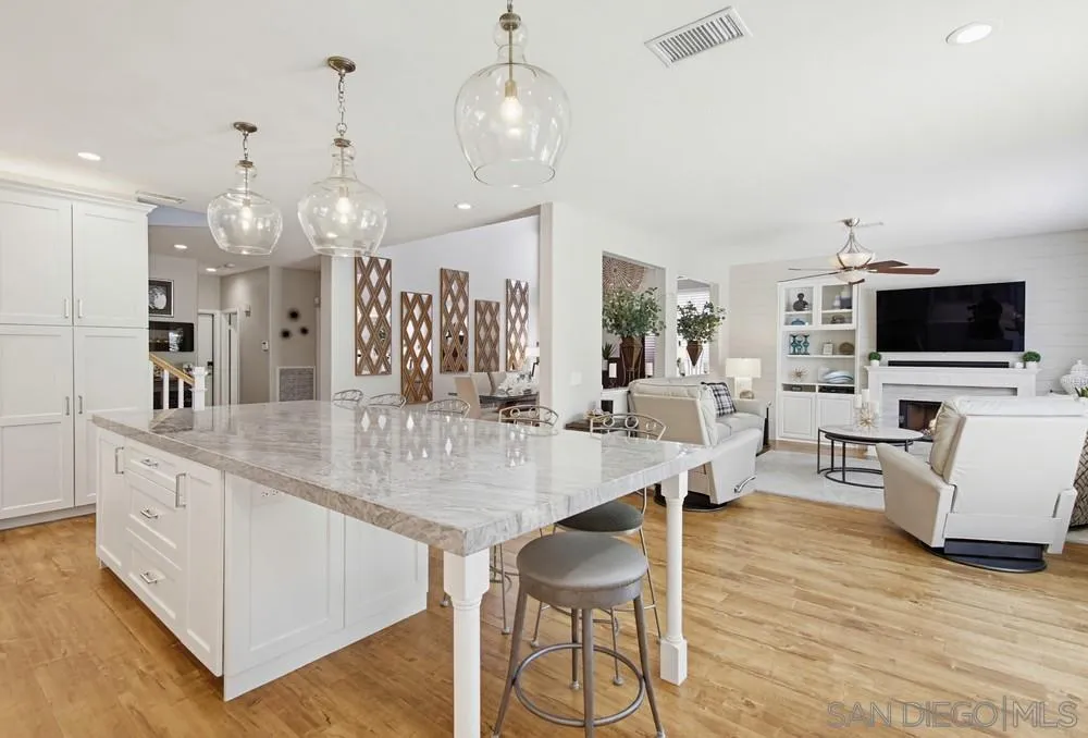 https://cdn.realtyfeed.com/cdn/127/260015514/7bd7ee5449be69840670a88aed7fa137.webp