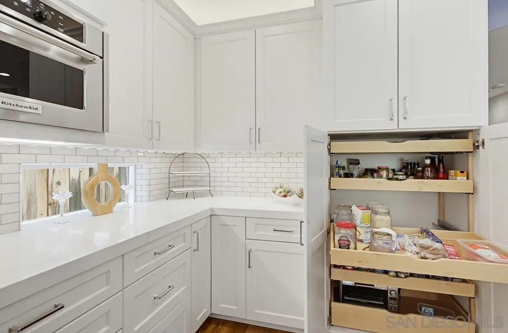 https://cdn.realtyfeed.com/cdn/127/260015514/a9dd4222e019e445ae3f1909674957cf.webp