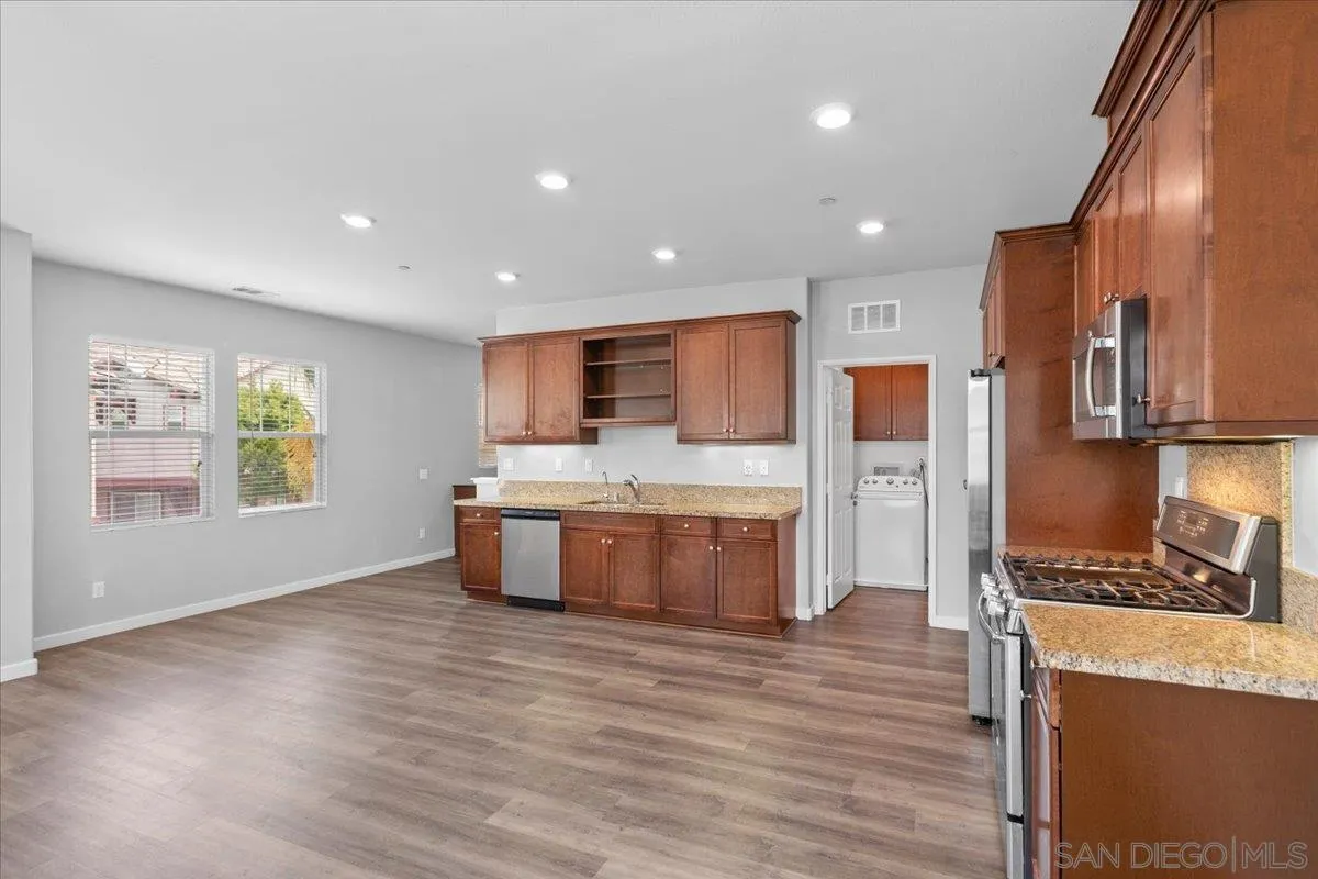Photo #7: 260015516 Listing: Photo #7