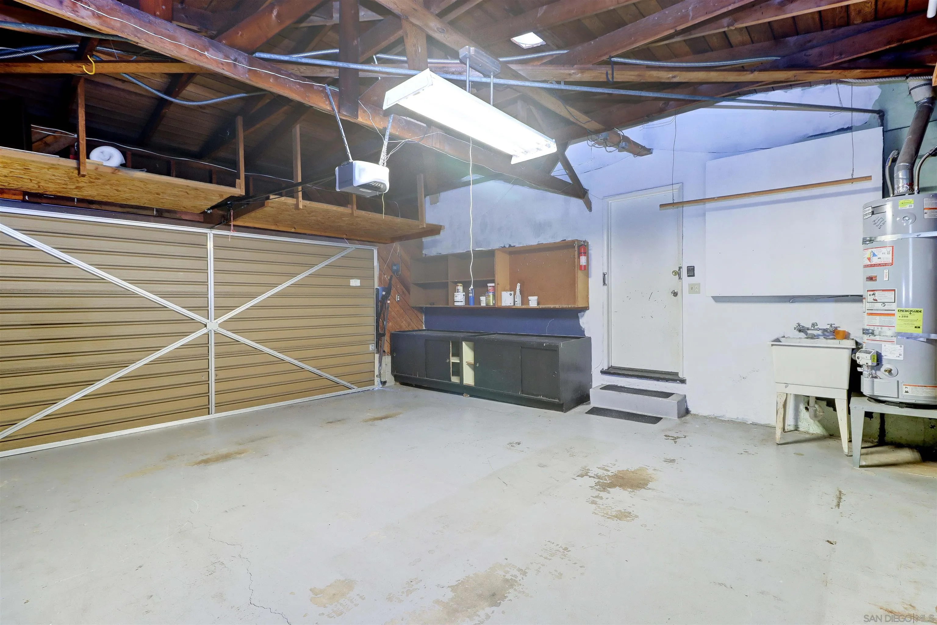 https://cdn.realtyfeed.com/cdn/127/260015517/14e804f13f5761fd1bef11debbd6ec61.webp