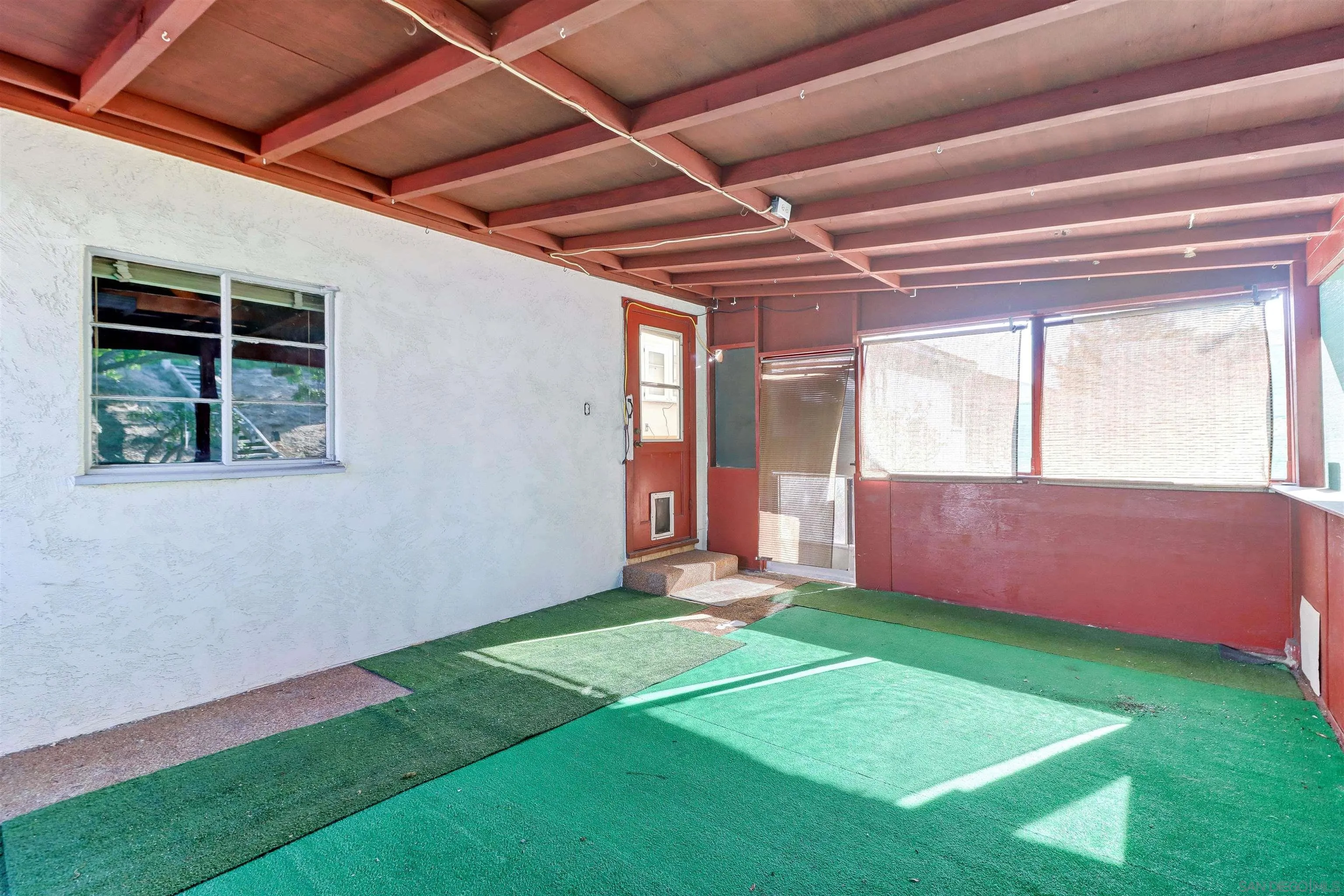 https://cdn.realtyfeed.com/cdn/127/260015517/282a1b689b2a5e9a3bd08f3b691cc394.webp