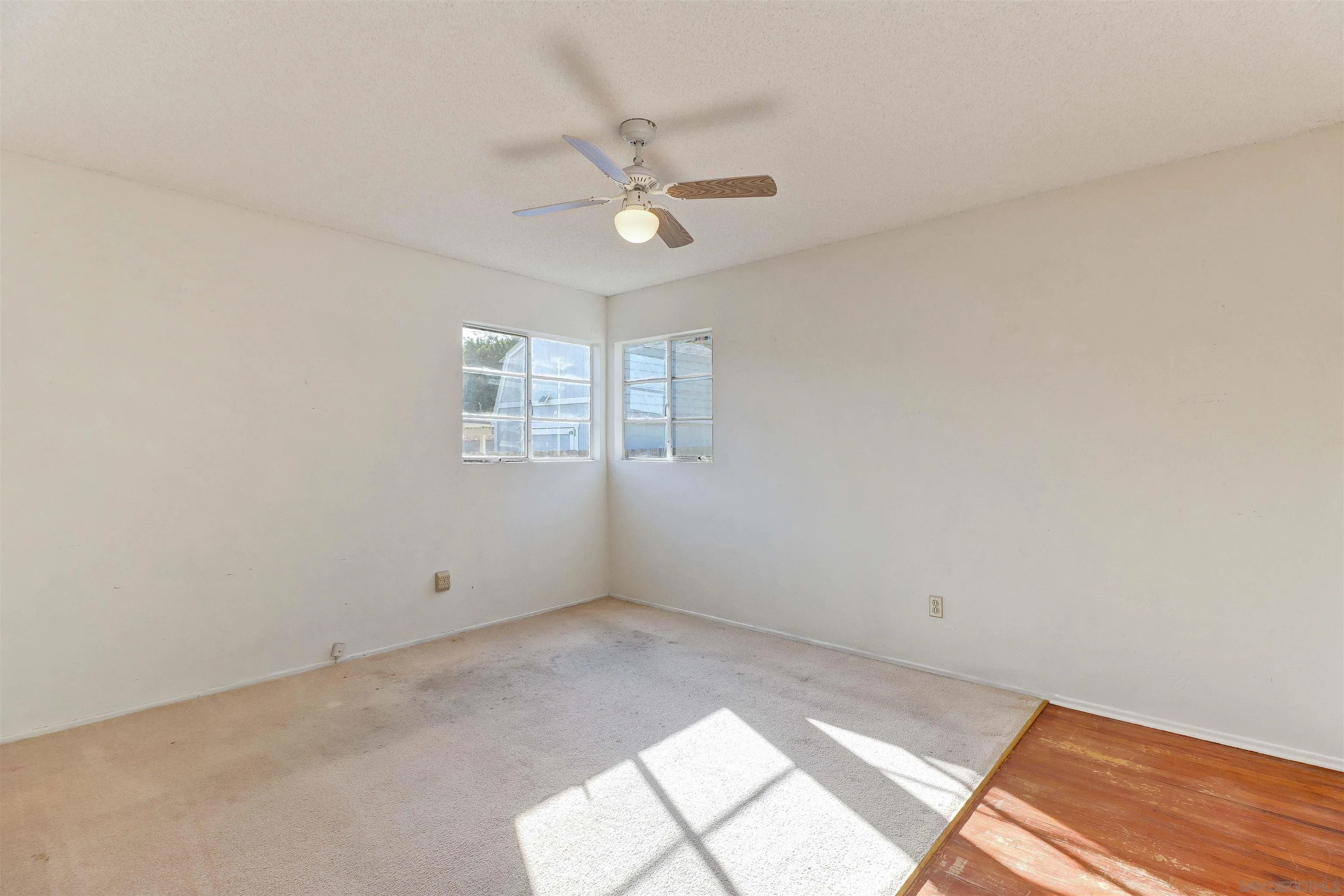 https://cdn.realtyfeed.com/cdn/127/260015517/fd2bbbfb9dd041c48200953a21bd34fa.webp
