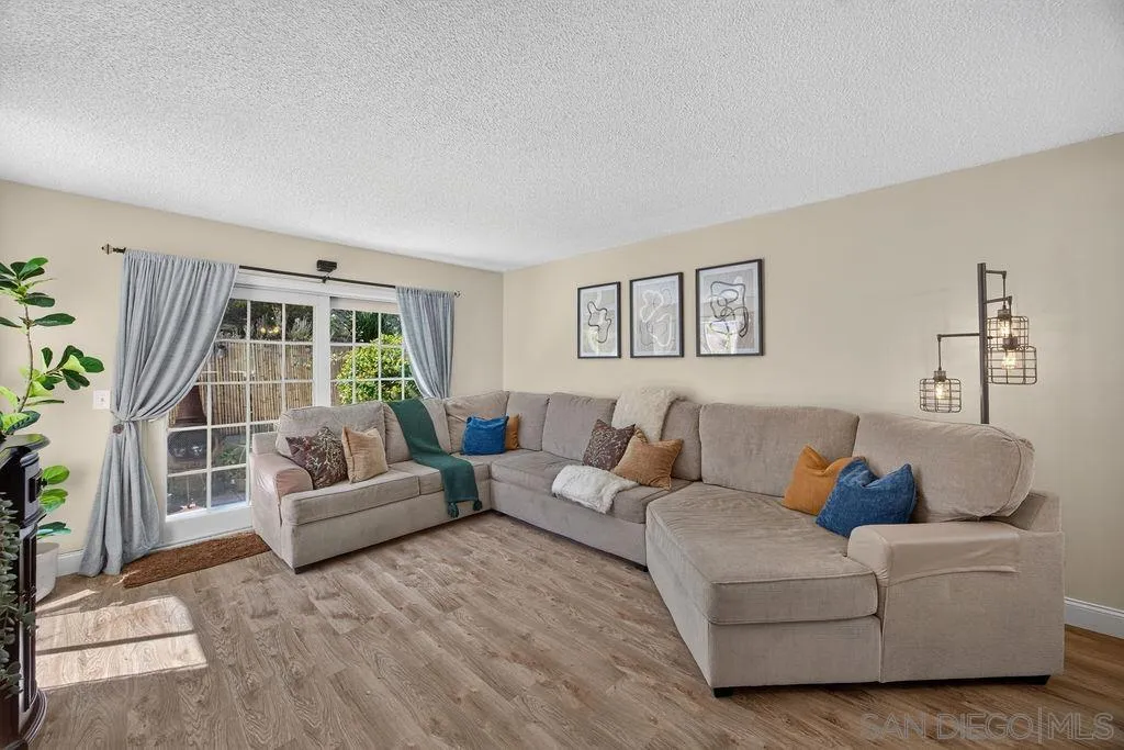 Photo #10: 260015519 Listing: Photo #10