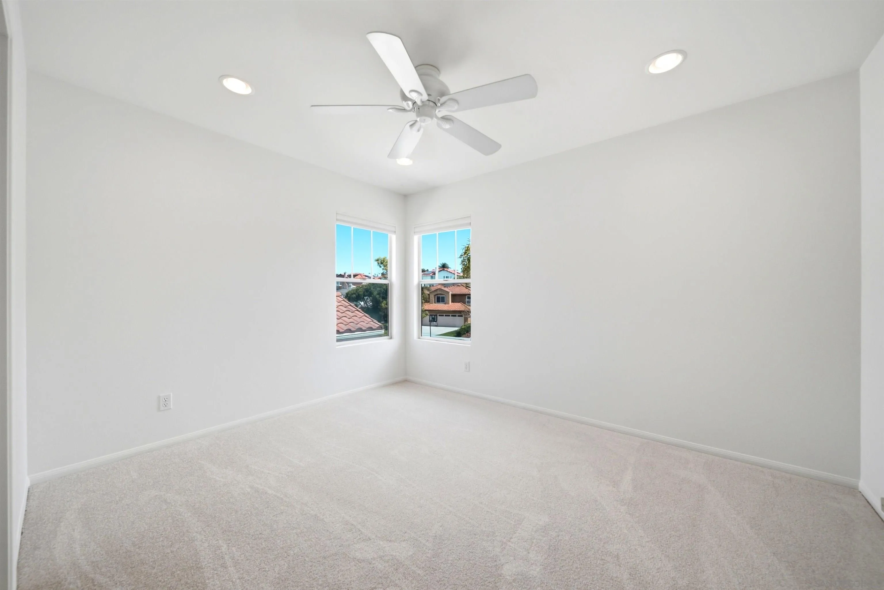 https://cdn.realtyfeed.com/cdn/127/260015520/33893be366fb1eb328ba785b547af748.webp