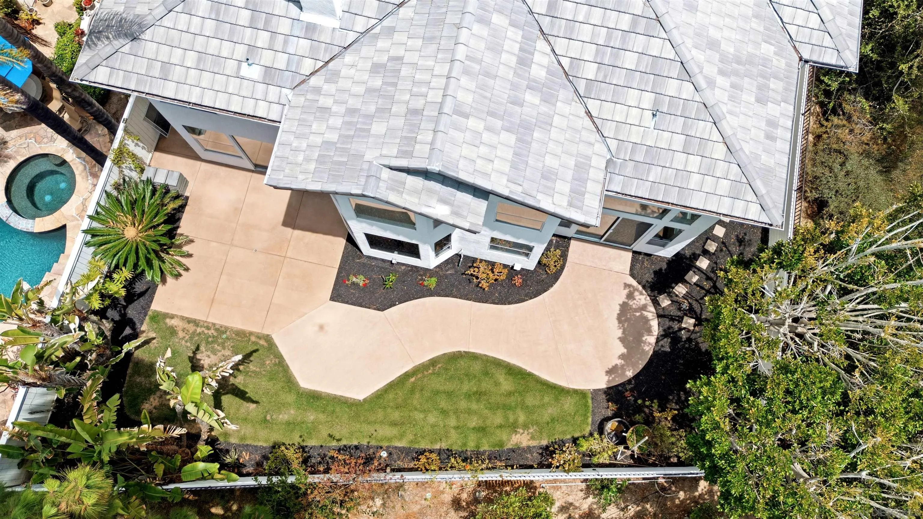 https://cdn.realtyfeed.com/cdn/127/260015520/3aed006814bb194c7f30c26321f5ee66.webp