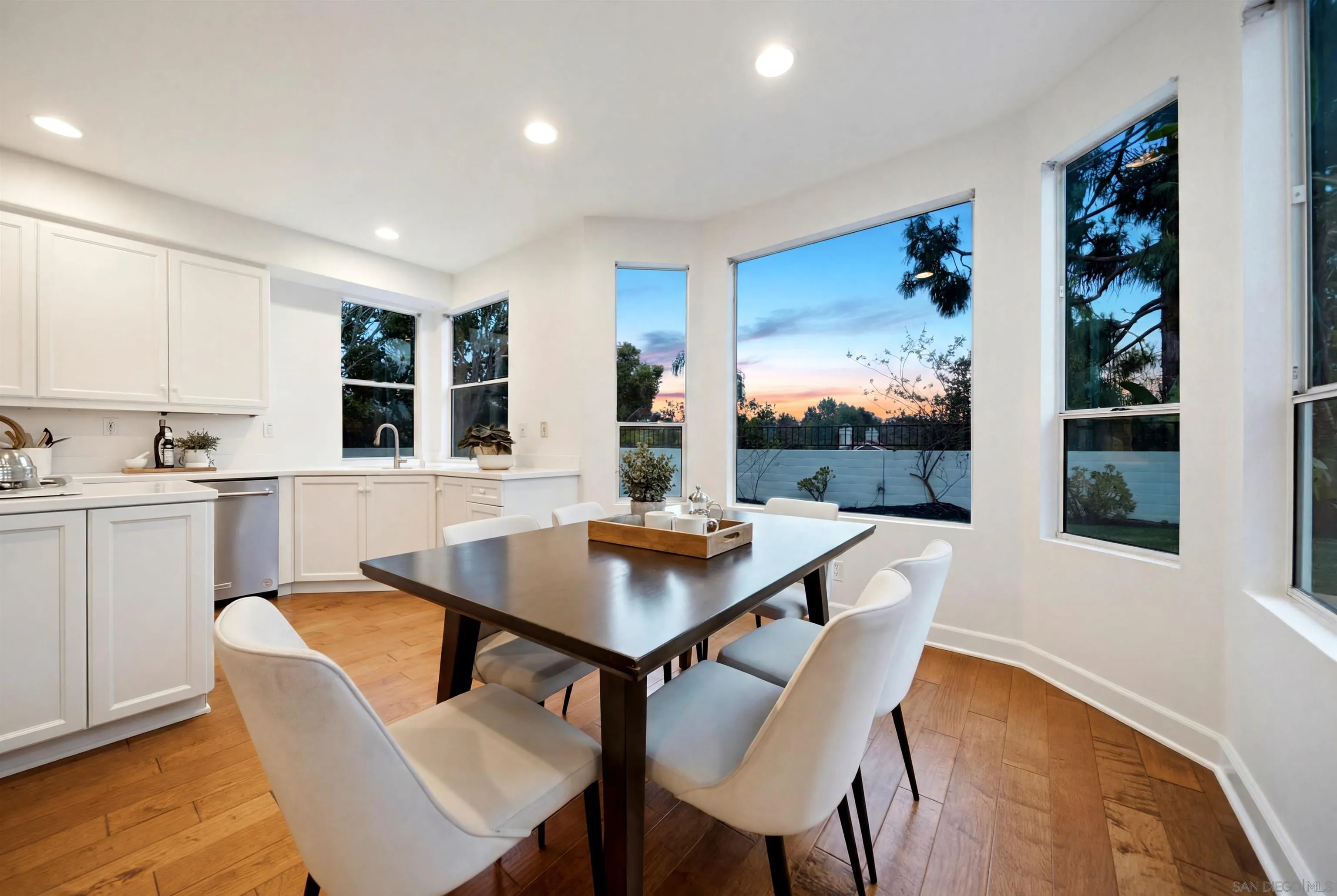 https://cdn.realtyfeed.com/cdn/127/260015520/9e32f285253151cccd1d49db3b11e292.webp