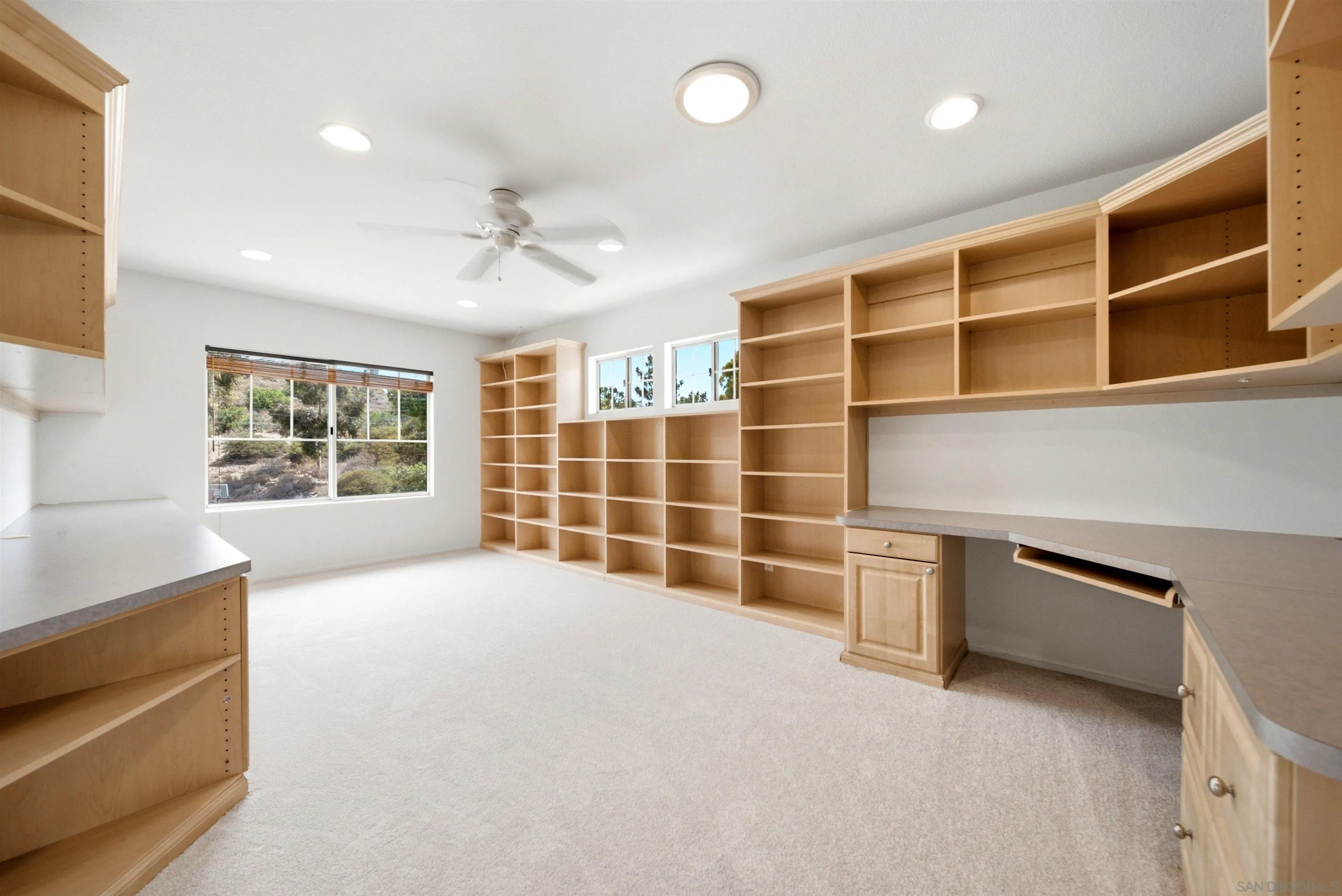 https://cdn.realtyfeed.com/cdn/127/260015520/a072b324781f4778beee52fb6723abab.webp