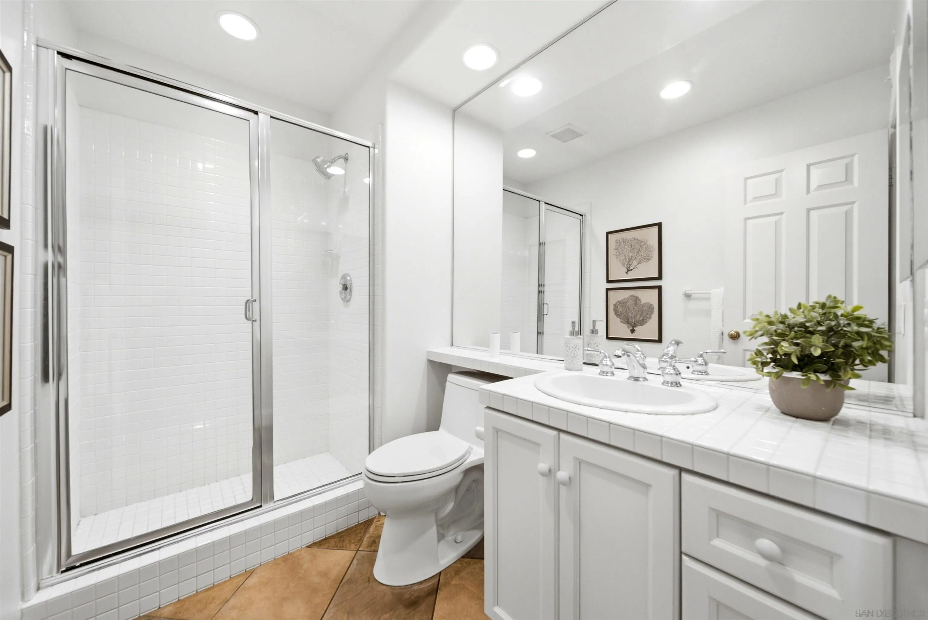 https://cdn.realtyfeed.com/cdn/127/260015520/ab8fc01ddccd3e5762aa6fd1db68bdd5.webp