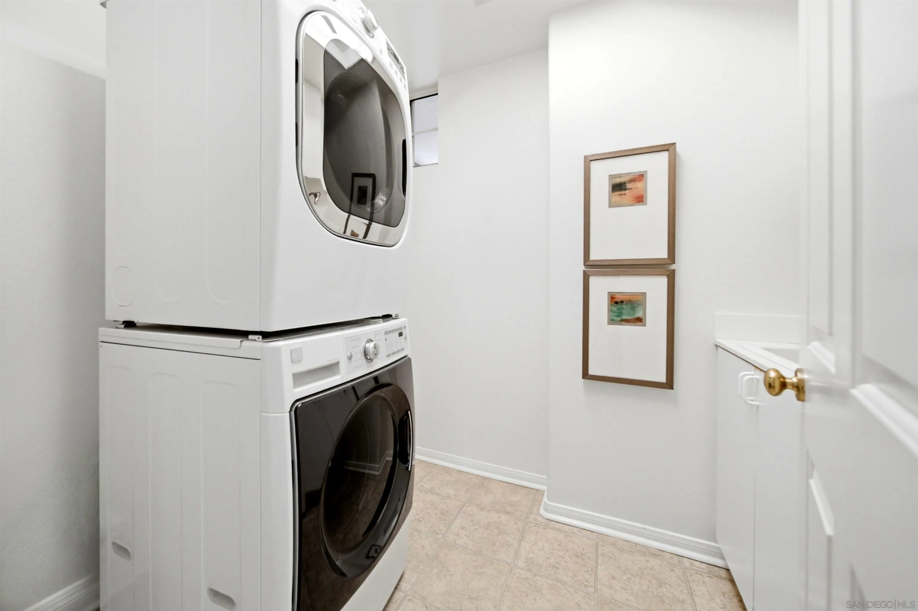 https://cdn.realtyfeed.com/cdn/127/260015520/ae01369562b36c123bf6cb962c9b015d.webp