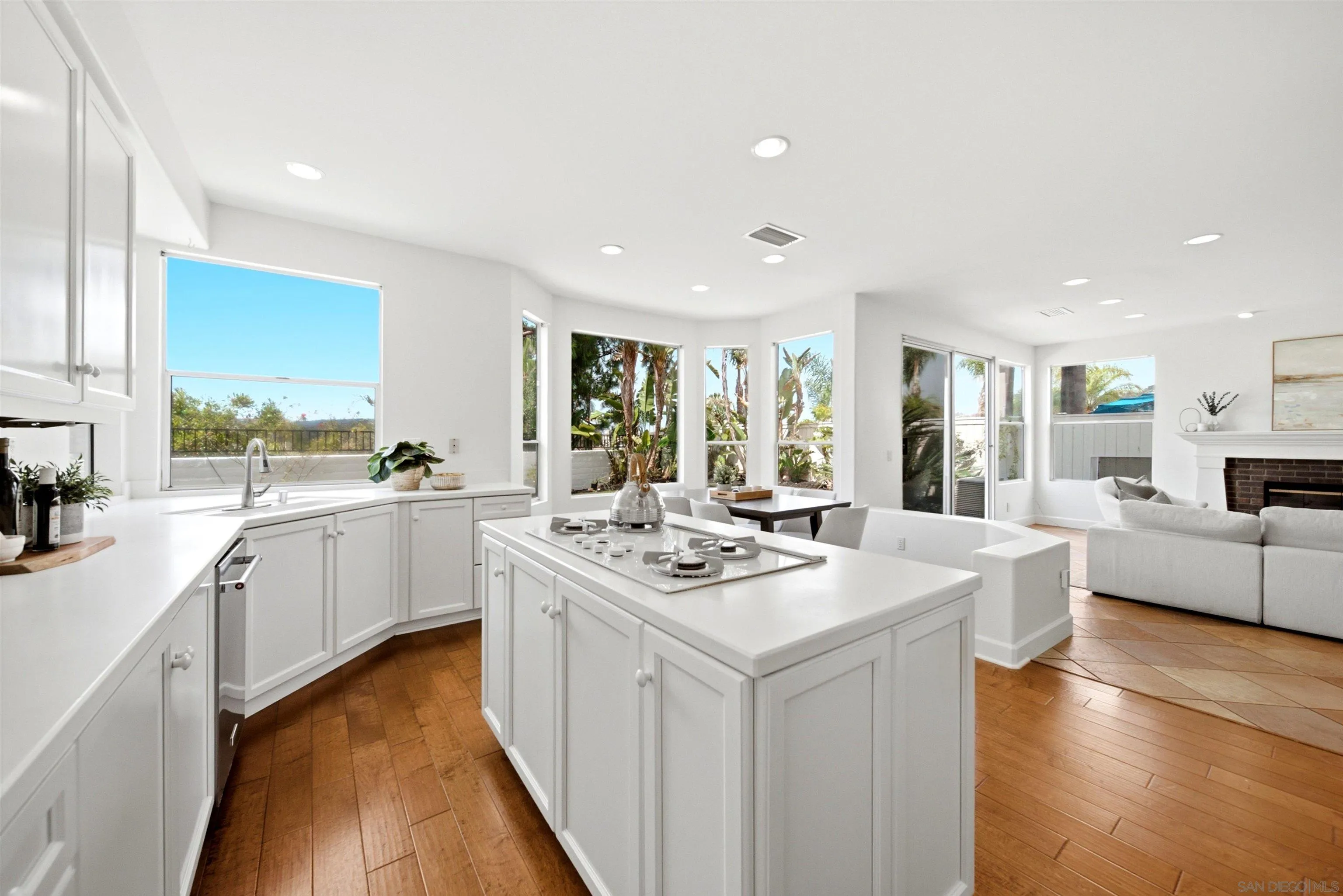 https://cdn.realtyfeed.com/cdn/127/260015520/e415f51fa620d8cb45826ab20ba2c073.webp