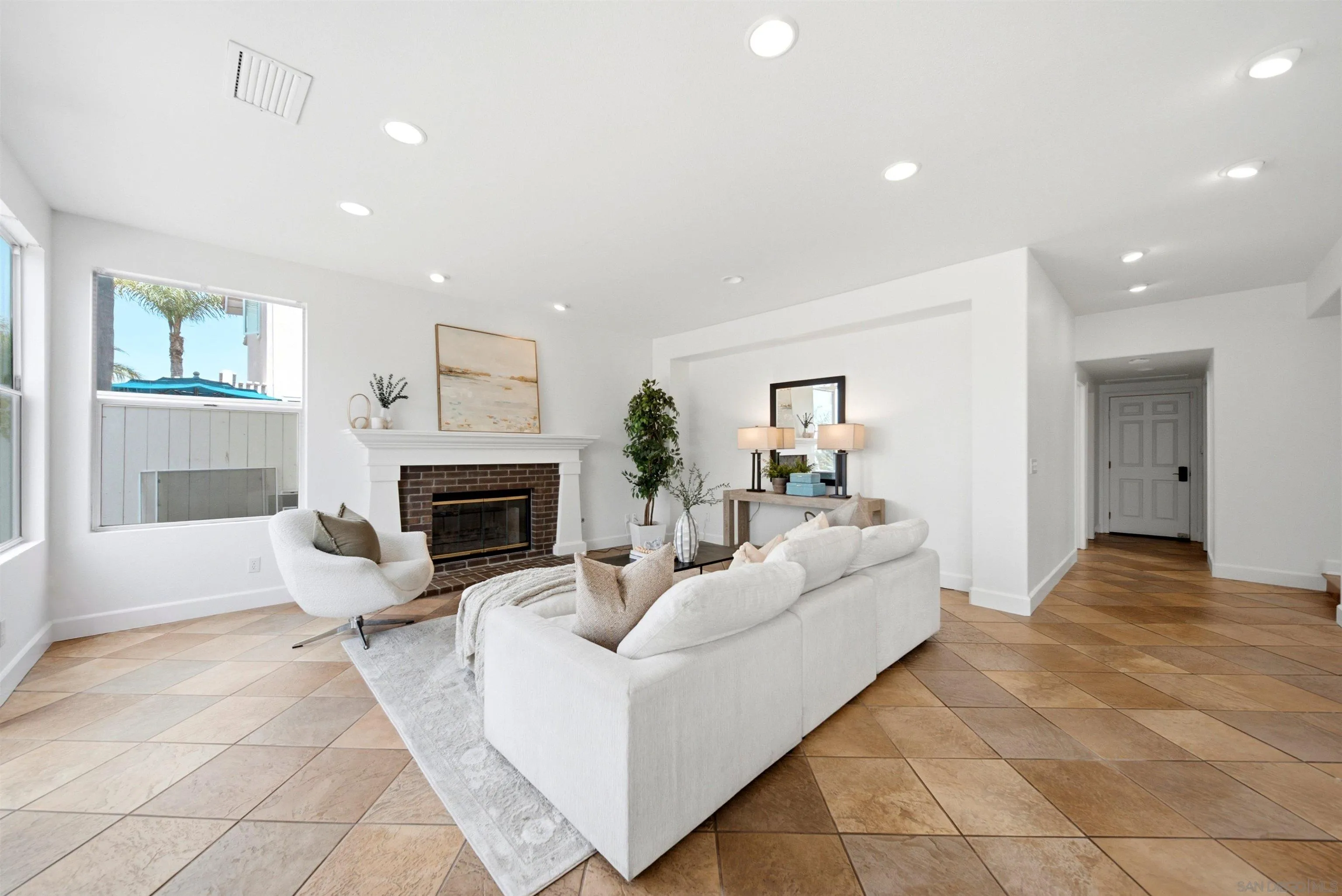 https://cdn.realtyfeed.com/cdn/127/260015520/e45d2a8c4bce0755d5c0e851428d741a.webp
