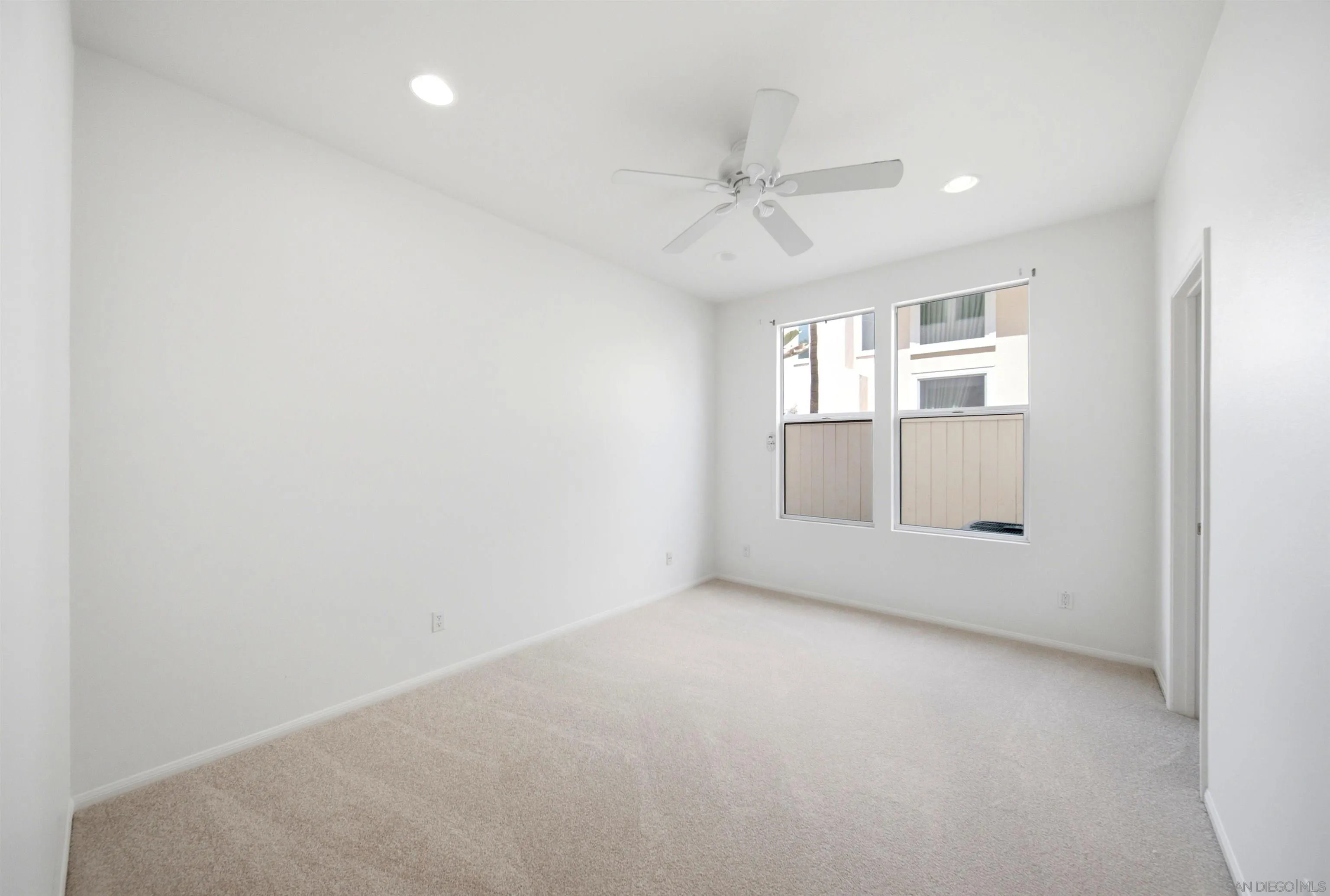https://cdn.realtyfeed.com/cdn/127/260015520/f2294c8db0a96caa1568a9891c46cbda.webp