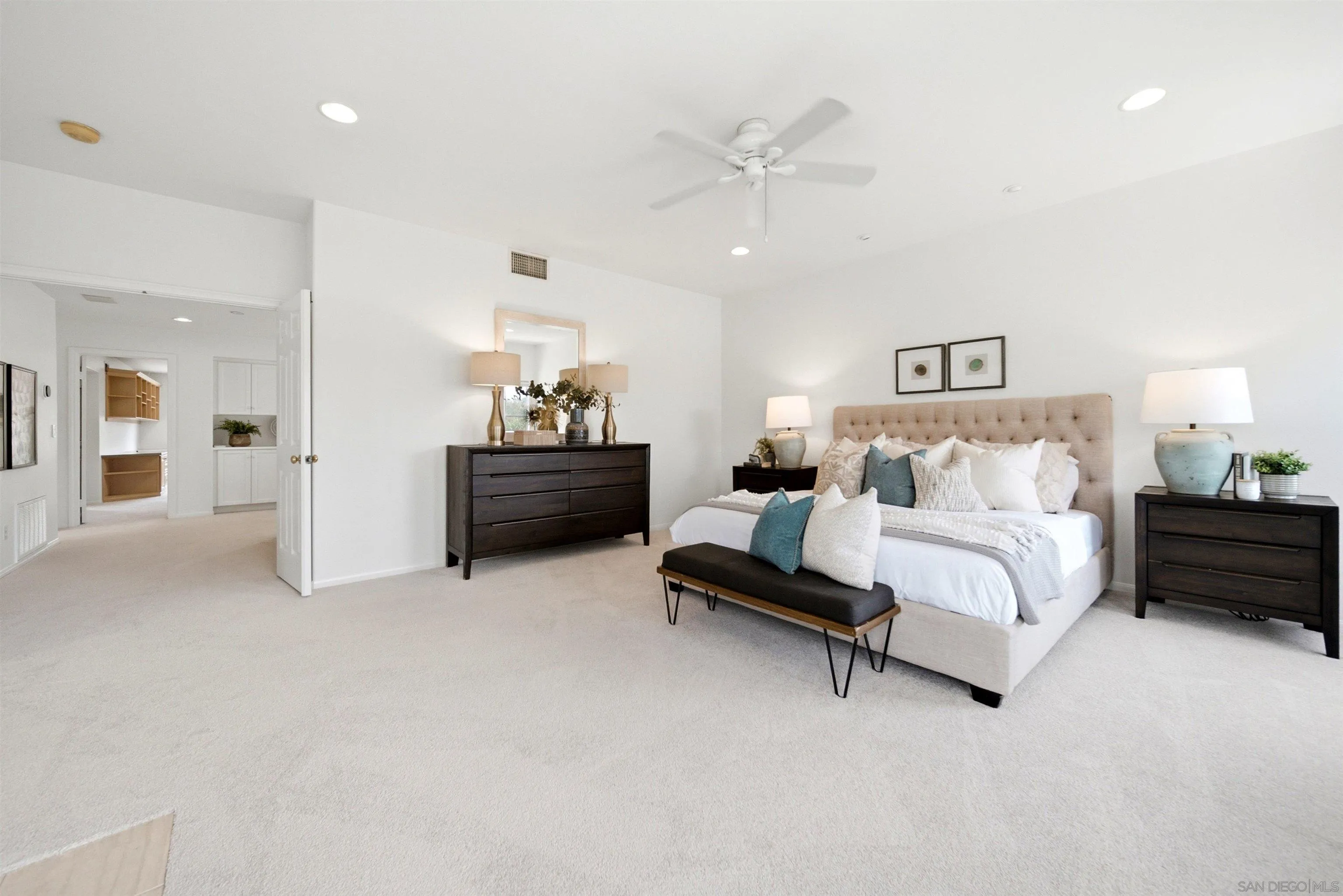 https://cdn.realtyfeed.com/cdn/127/260015520/f81286139ad4a91b25362df8cc8143b9.webp