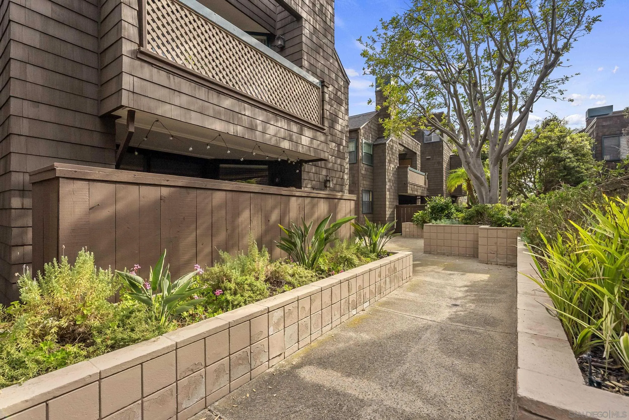 https://cdn.realtyfeed.com/cdn/127/260015522/a0eacf309a52f8ed088e668208521f8a.webp