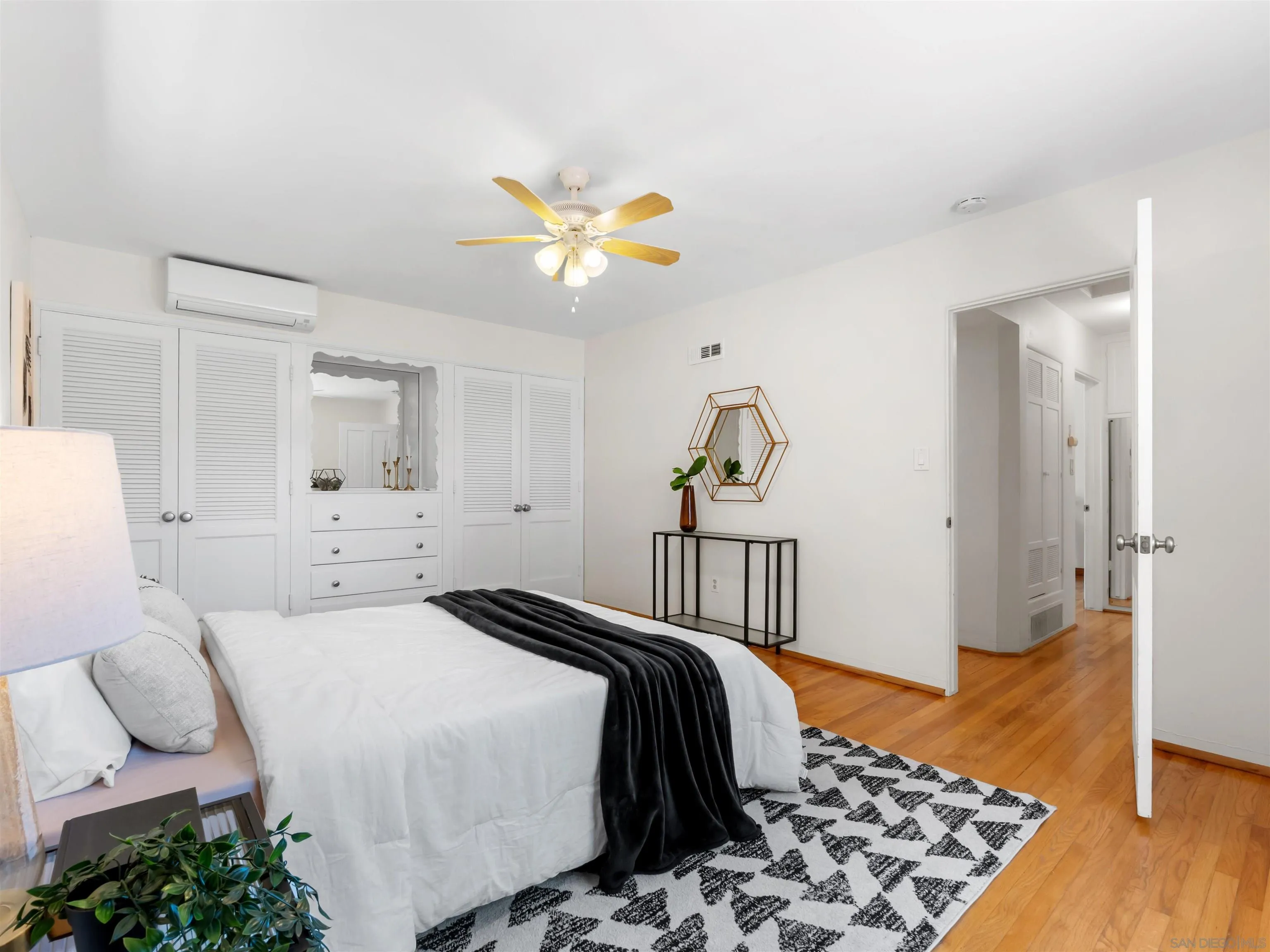 https://cdn.realtyfeed.com/cdn/127/260015526/035d27289be6562078c9e8b147cca9db.webp