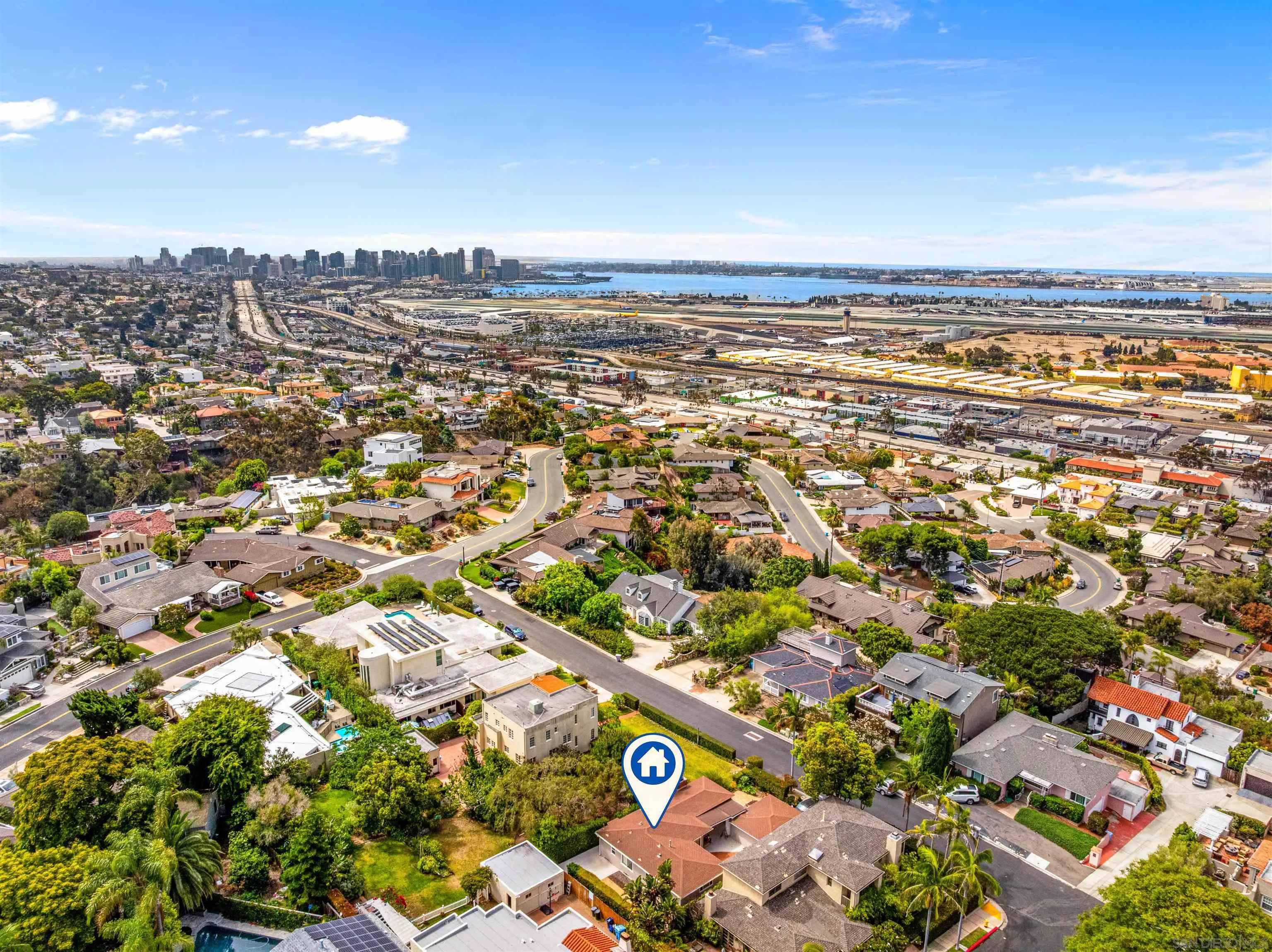 https://cdn.realtyfeed.com/cdn/127/260015526/23986ce1292e0507a5383e6b6cacd51f.webp