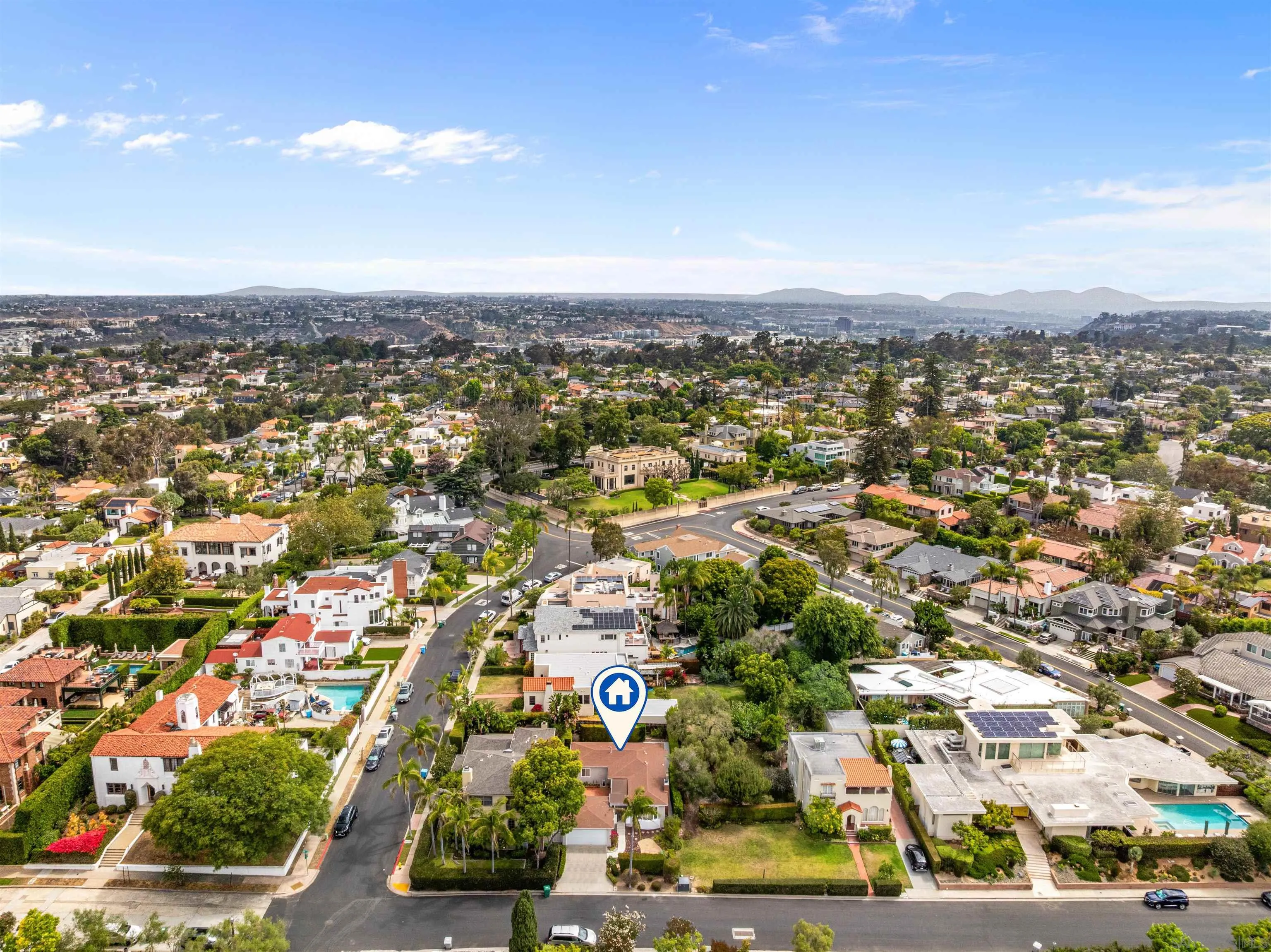 https://cdn.realtyfeed.com/cdn/127/260015526/38a5d25d3bb7c885898430a3cf01b593.webp