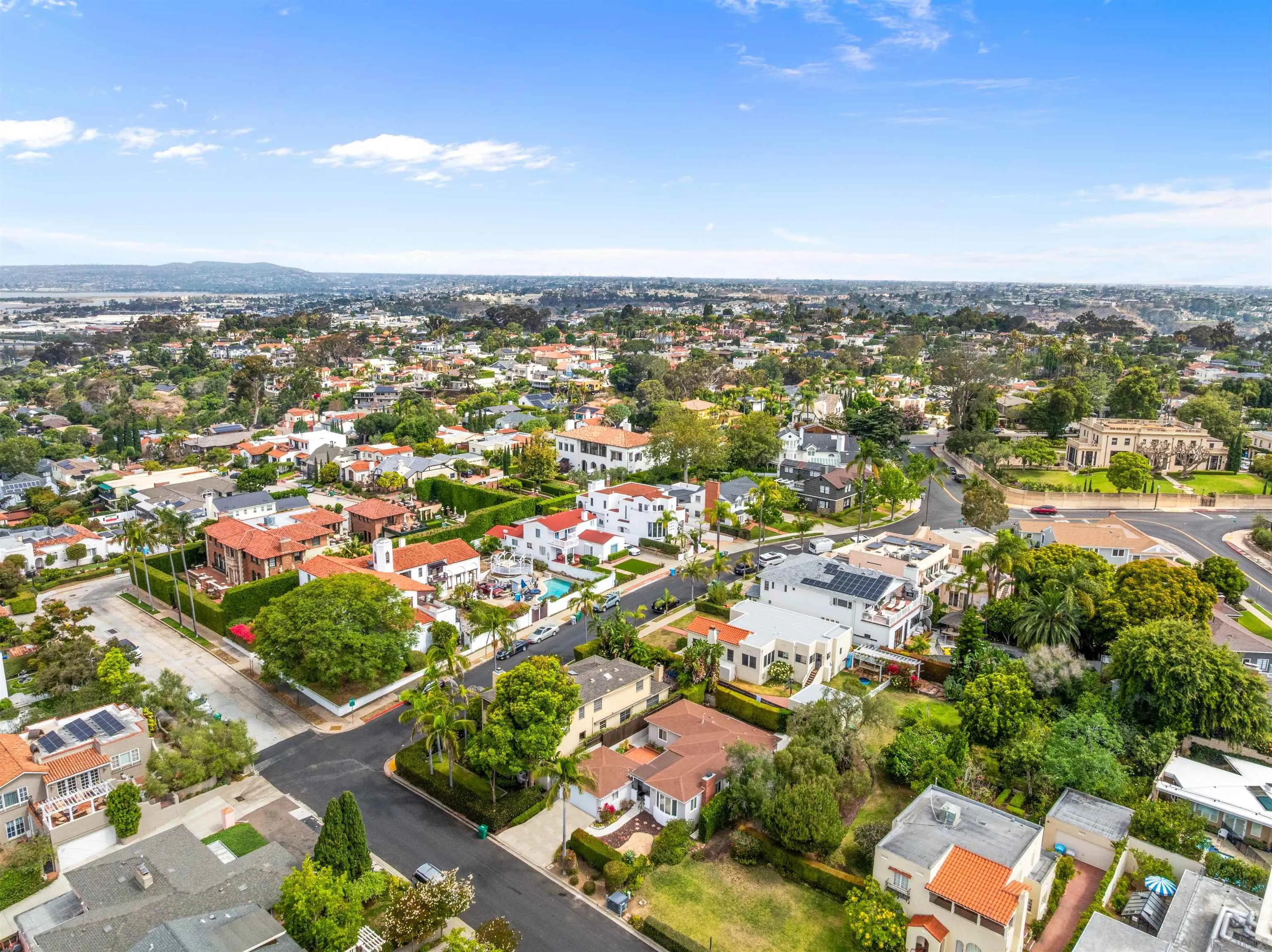https://cdn.realtyfeed.com/cdn/127/260015526/3a6423e230e36f558e15e099a84833b6.webp
