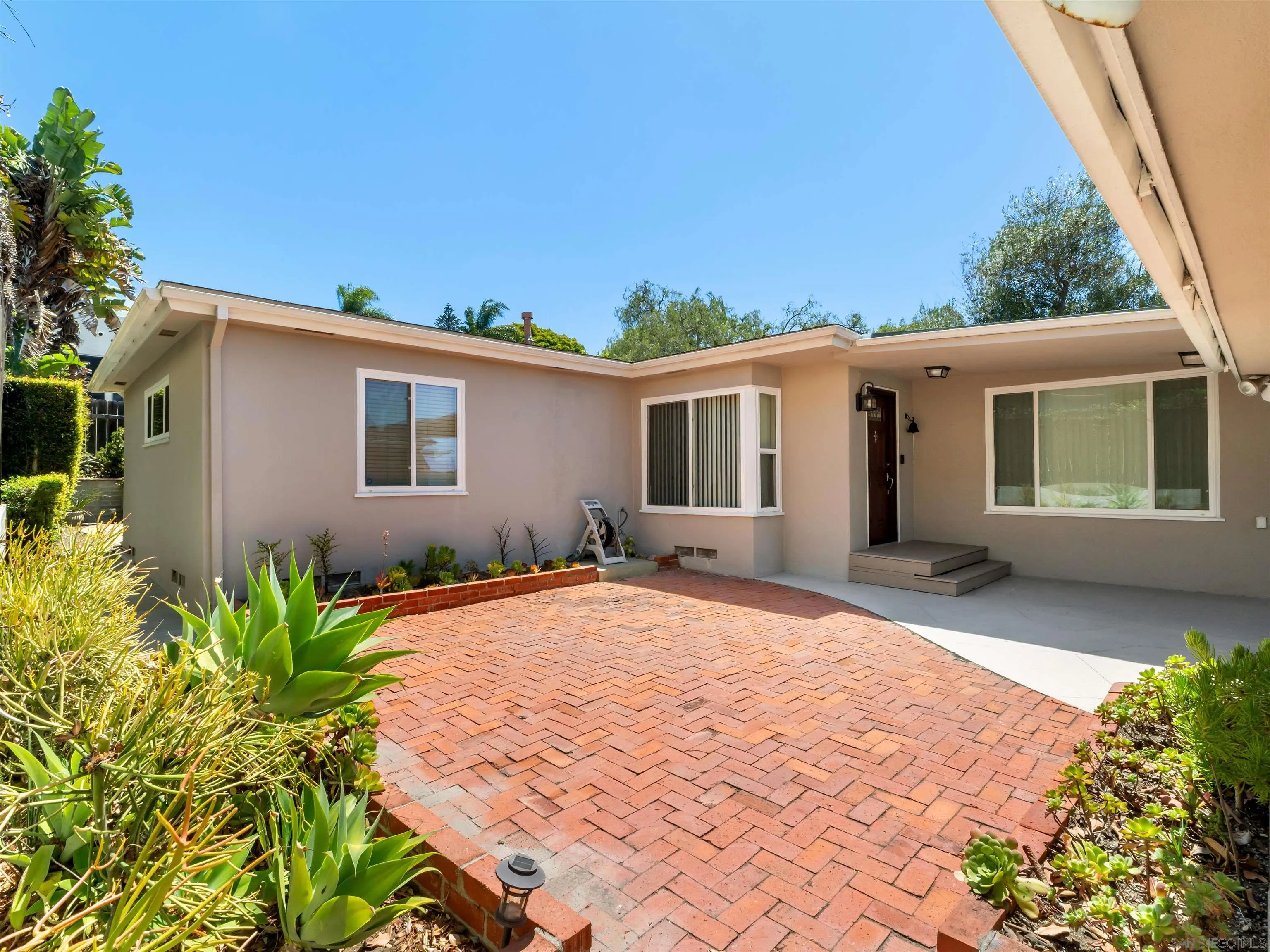 https://cdn.realtyfeed.com/cdn/127/260015526/6c6de3c5456c9724156c8a66b40486e4.webp