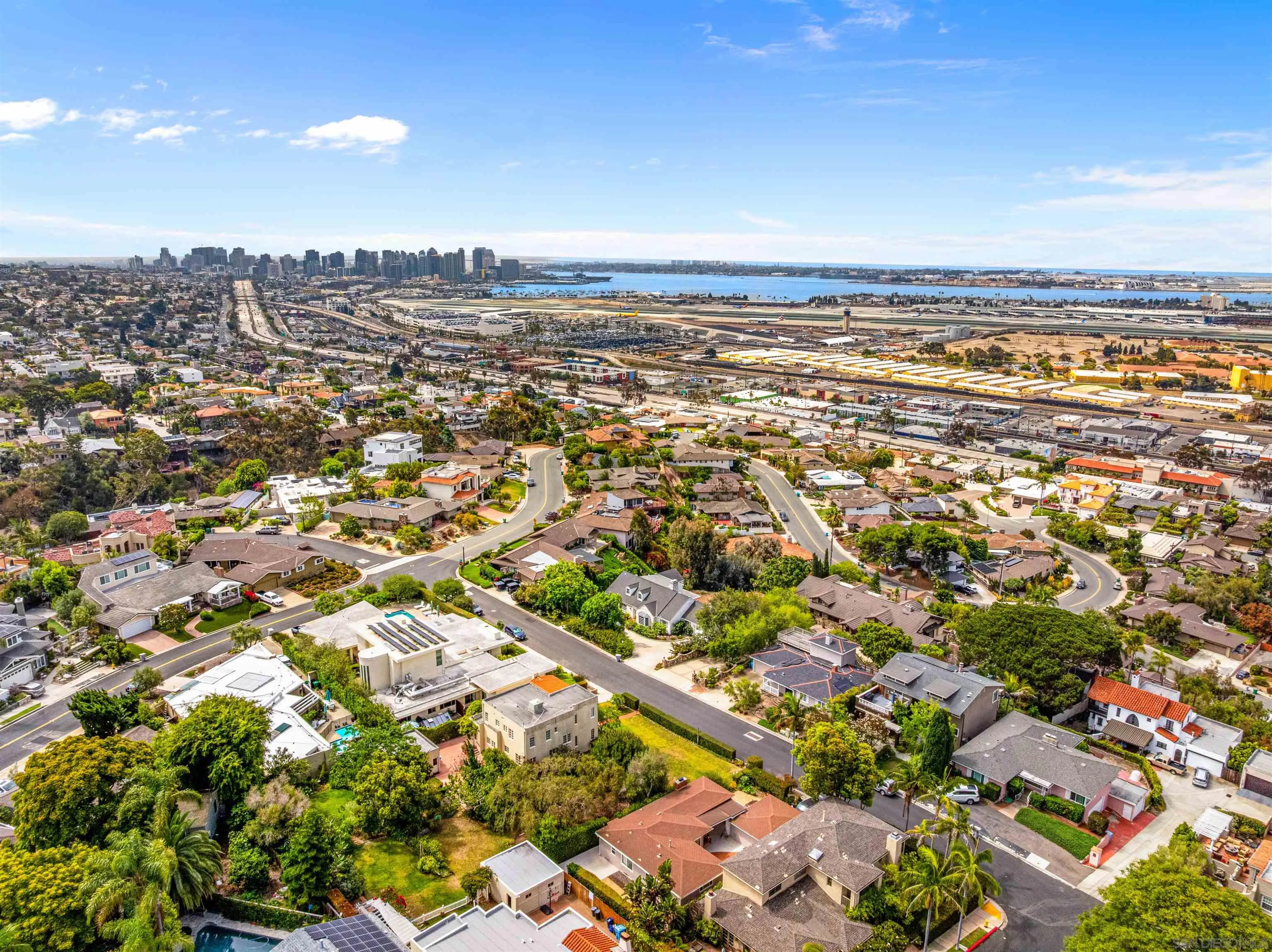 https://cdn.realtyfeed.com/cdn/127/260015526/b085ed028cb87d926ced977a2ad13bd9.webp