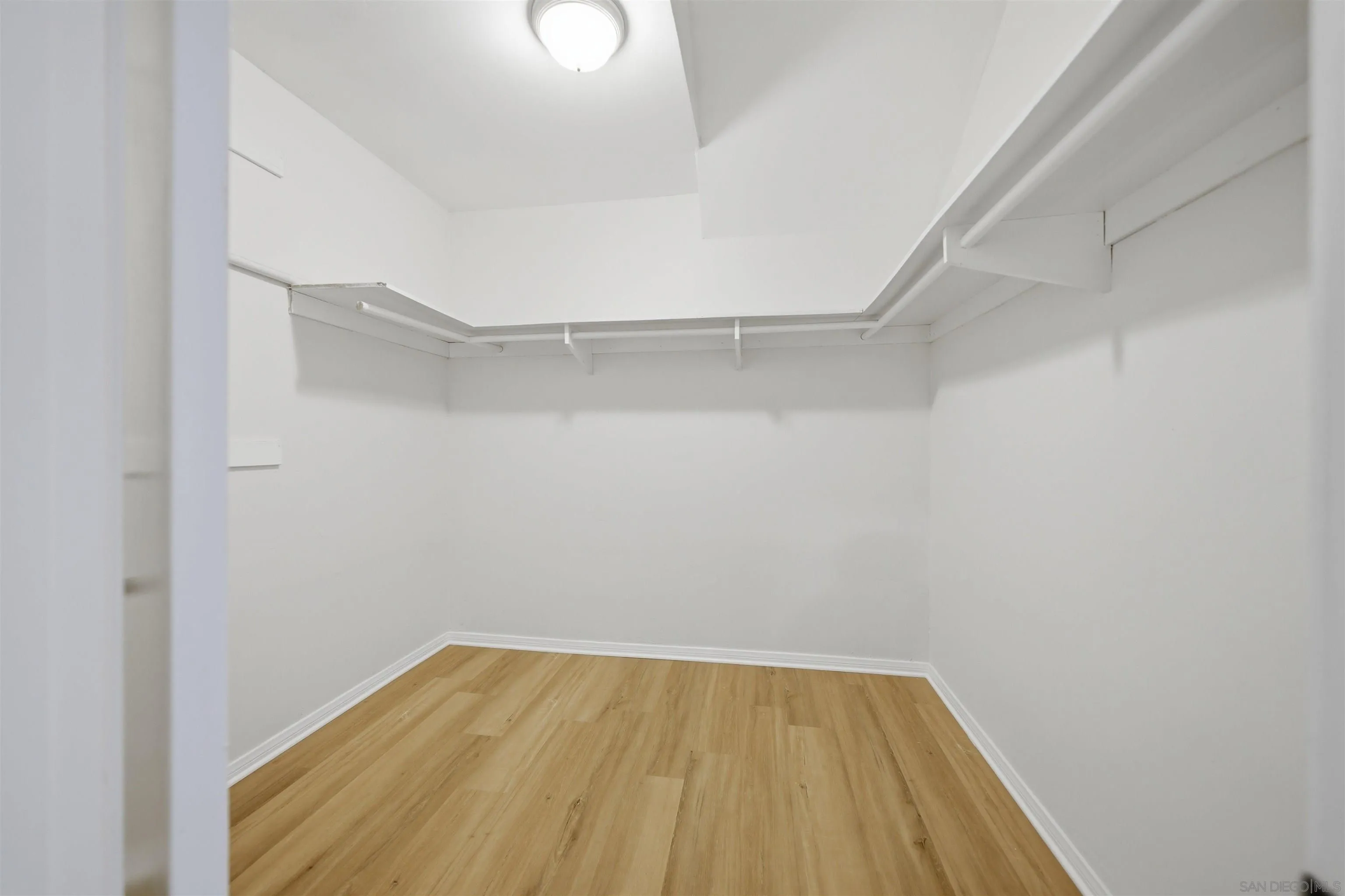Photo #15: 260015528 Listing: Photo #15