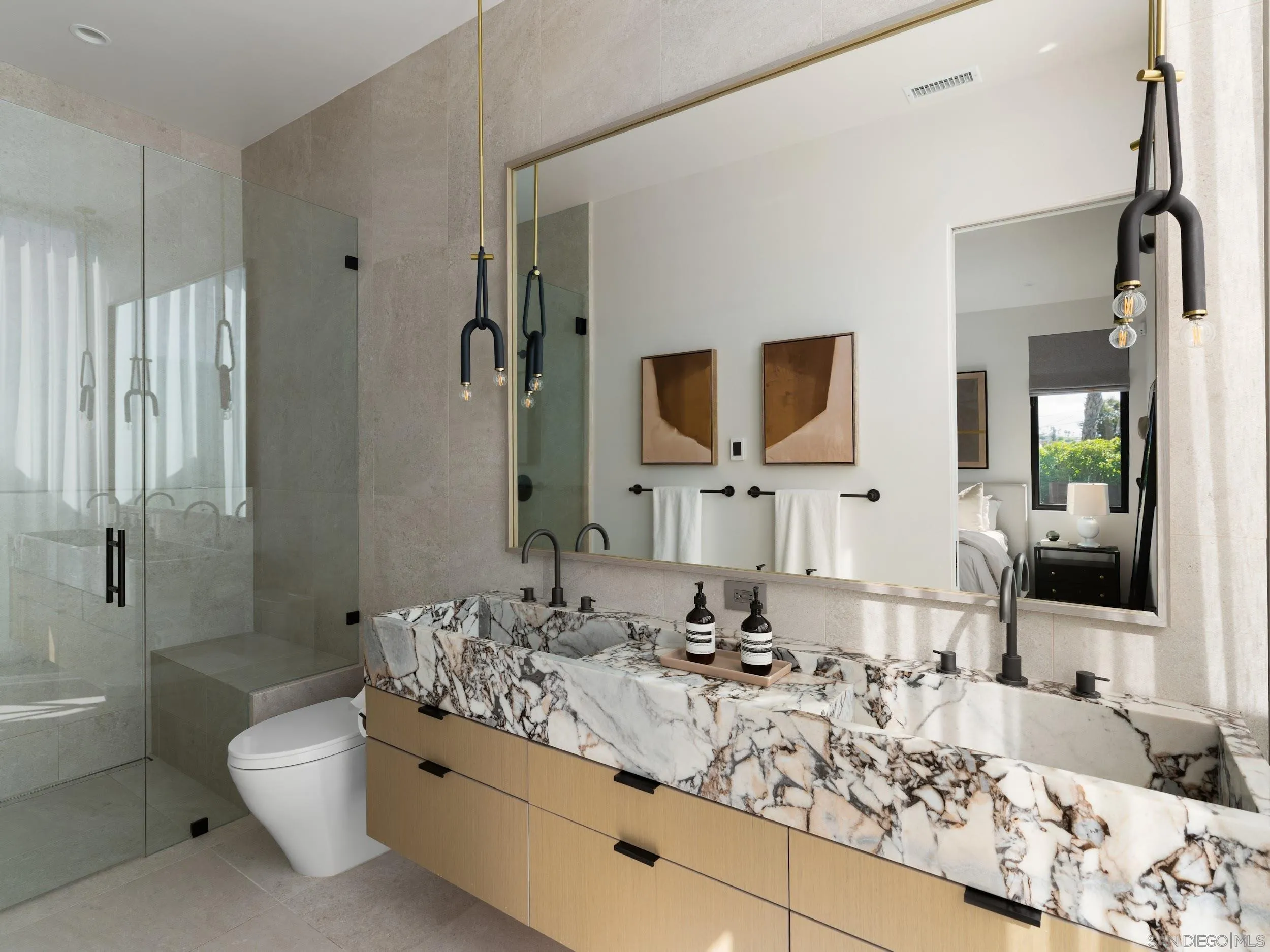 https://cdn.realtyfeed.com/cdn/127/260015530/0c31d08c38ad2f7d1d73eb185edd1e6b.webp