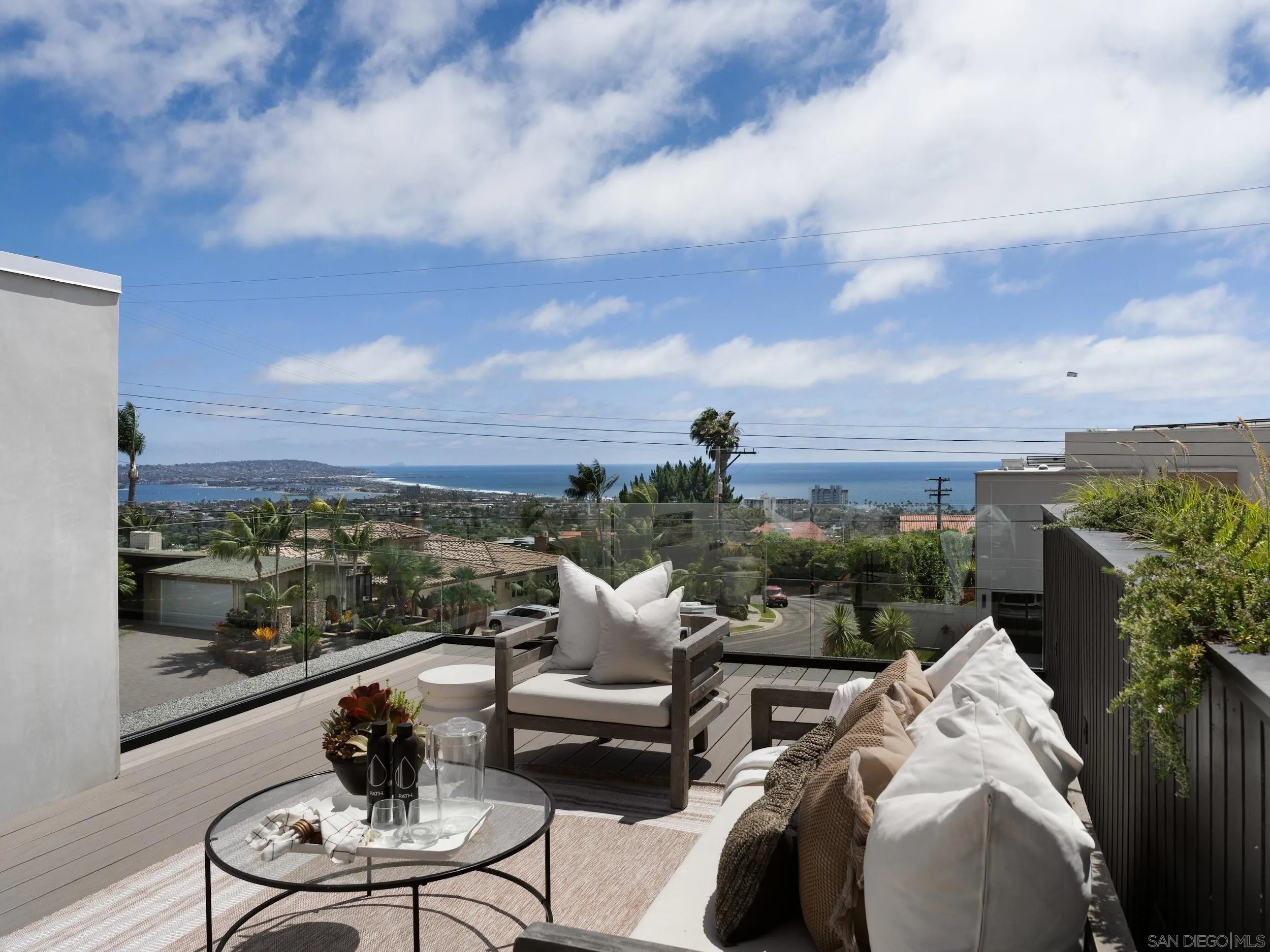 https://cdn.realtyfeed.com/cdn/127/260015530/1c77ce1161c672b8392793efe8669b30.webp
