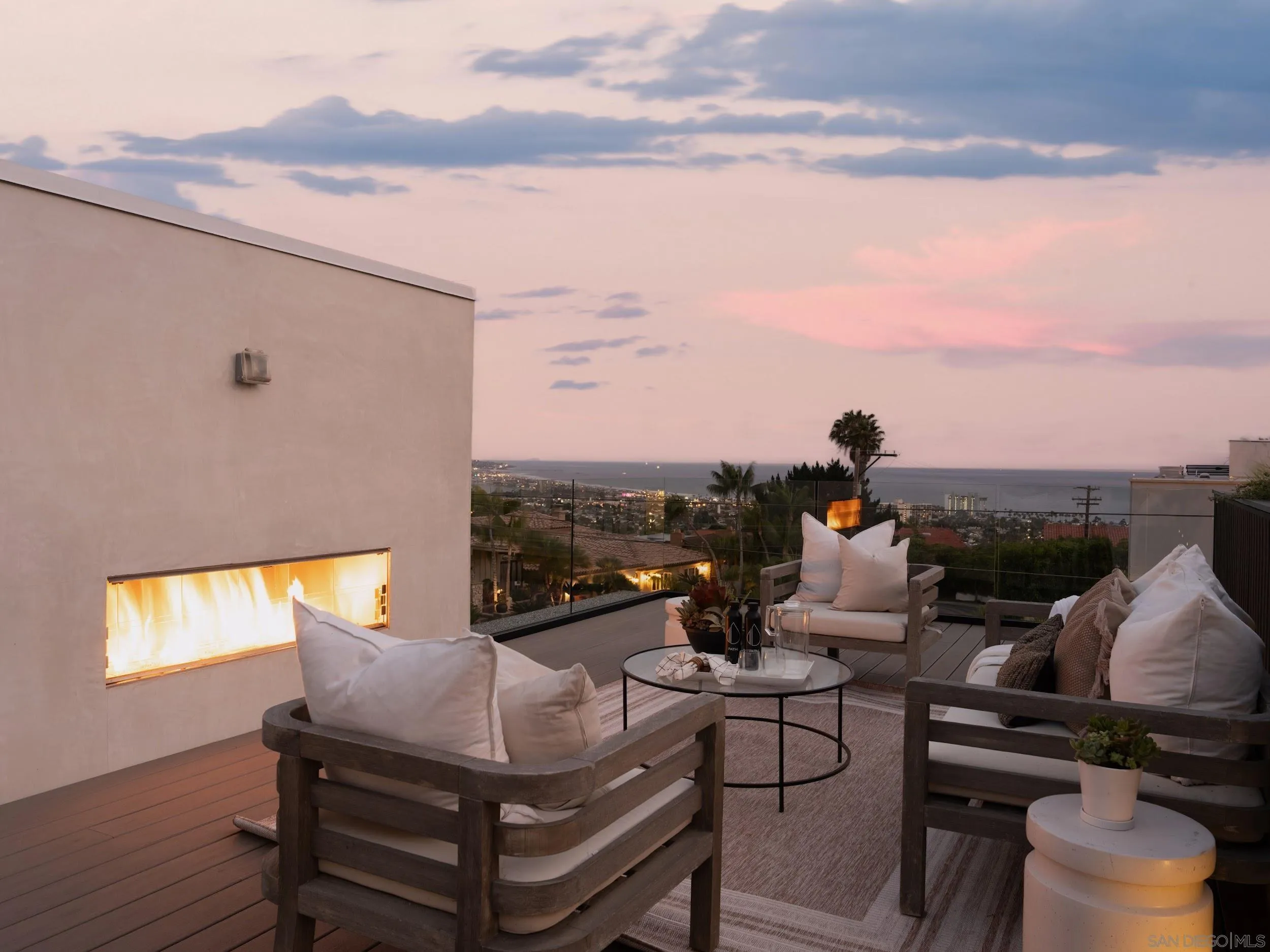 https://cdn.realtyfeed.com/cdn/127/260015530/2740818178bf0f25bc7df1b54e7ba0e6.webp