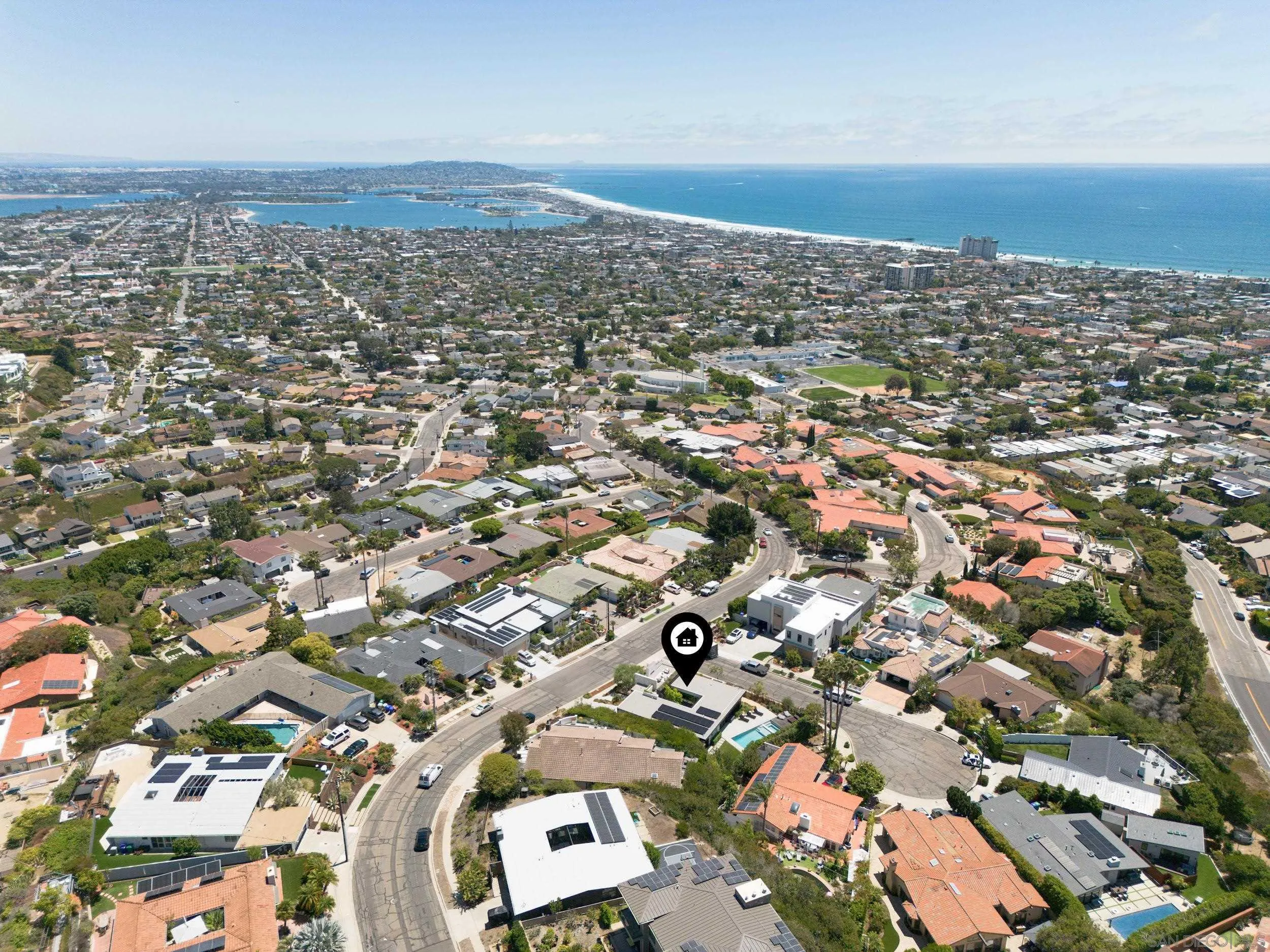https://cdn.realtyfeed.com/cdn/127/260015530/a5ba332dfb0705b176f345ae4f418a70.webp