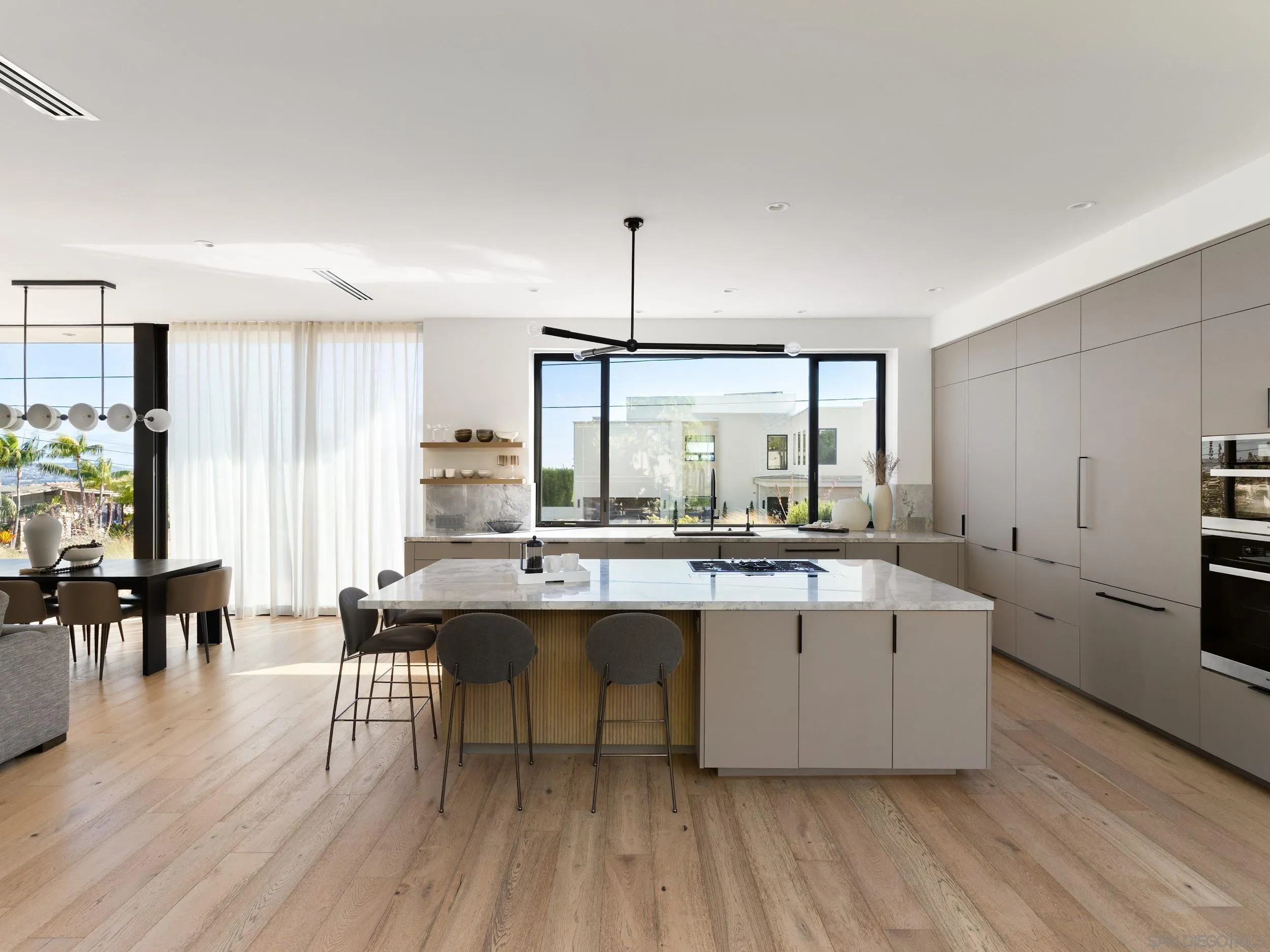 https://cdn.realtyfeed.com/cdn/127/260015530/ab045d97c7585317eb8b6108fd0e670f.webp