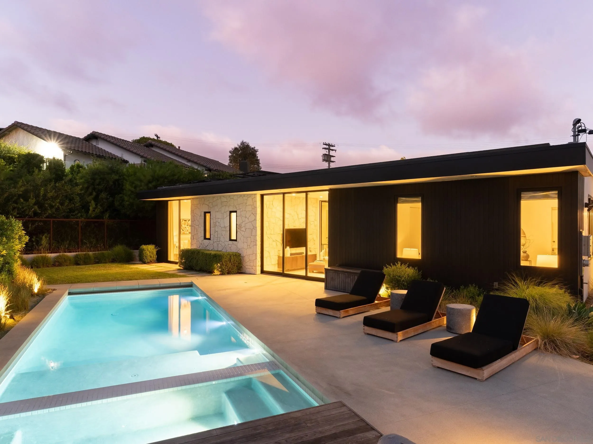 https://cdn.realtyfeed.com/cdn/127/260015530/c1e7708ceec349da0719c828cd8988fd.webp