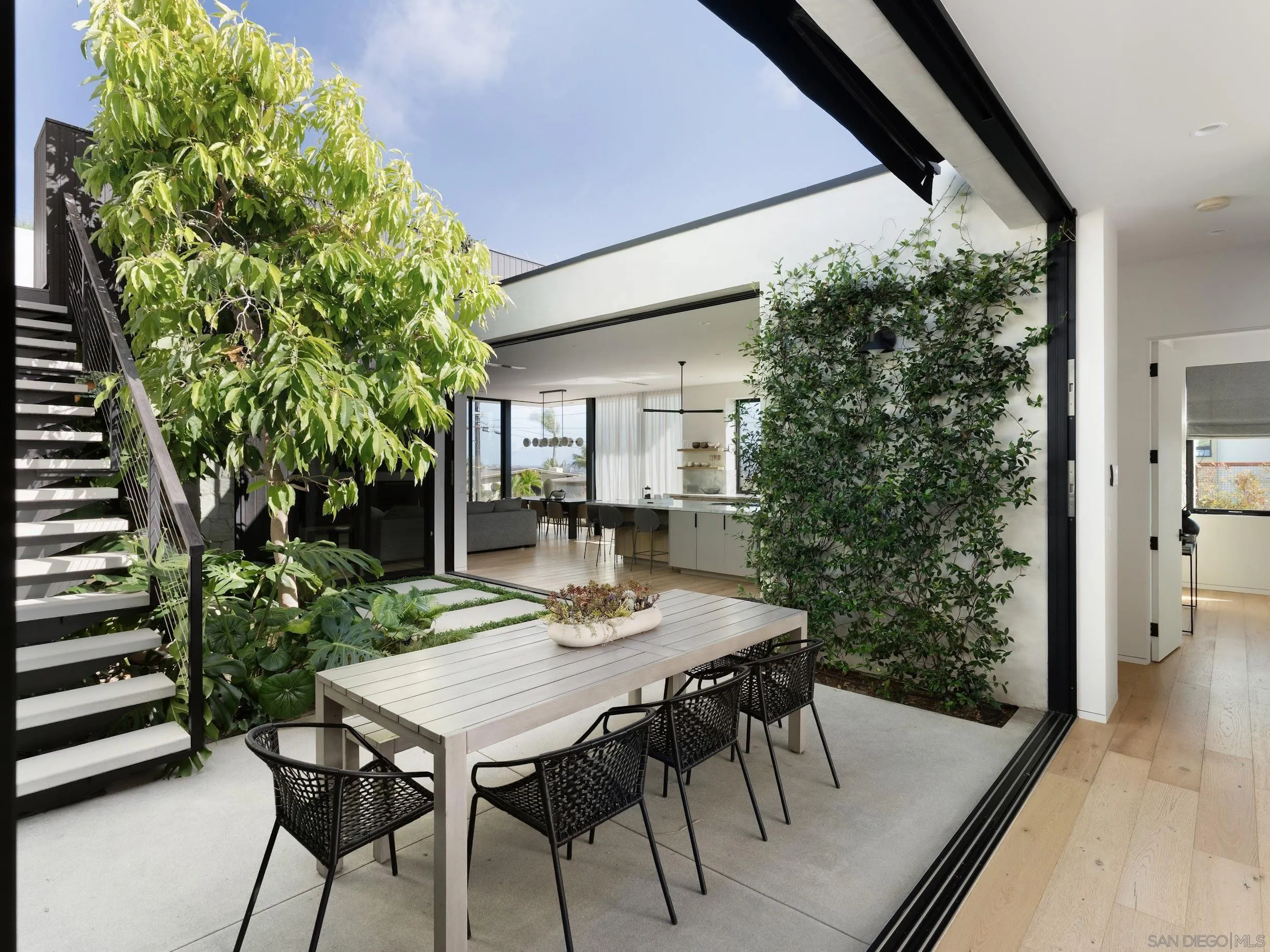 https://cdn.realtyfeed.com/cdn/127/260015530/c3f24910fb07506313a75e5aec825c92.webp