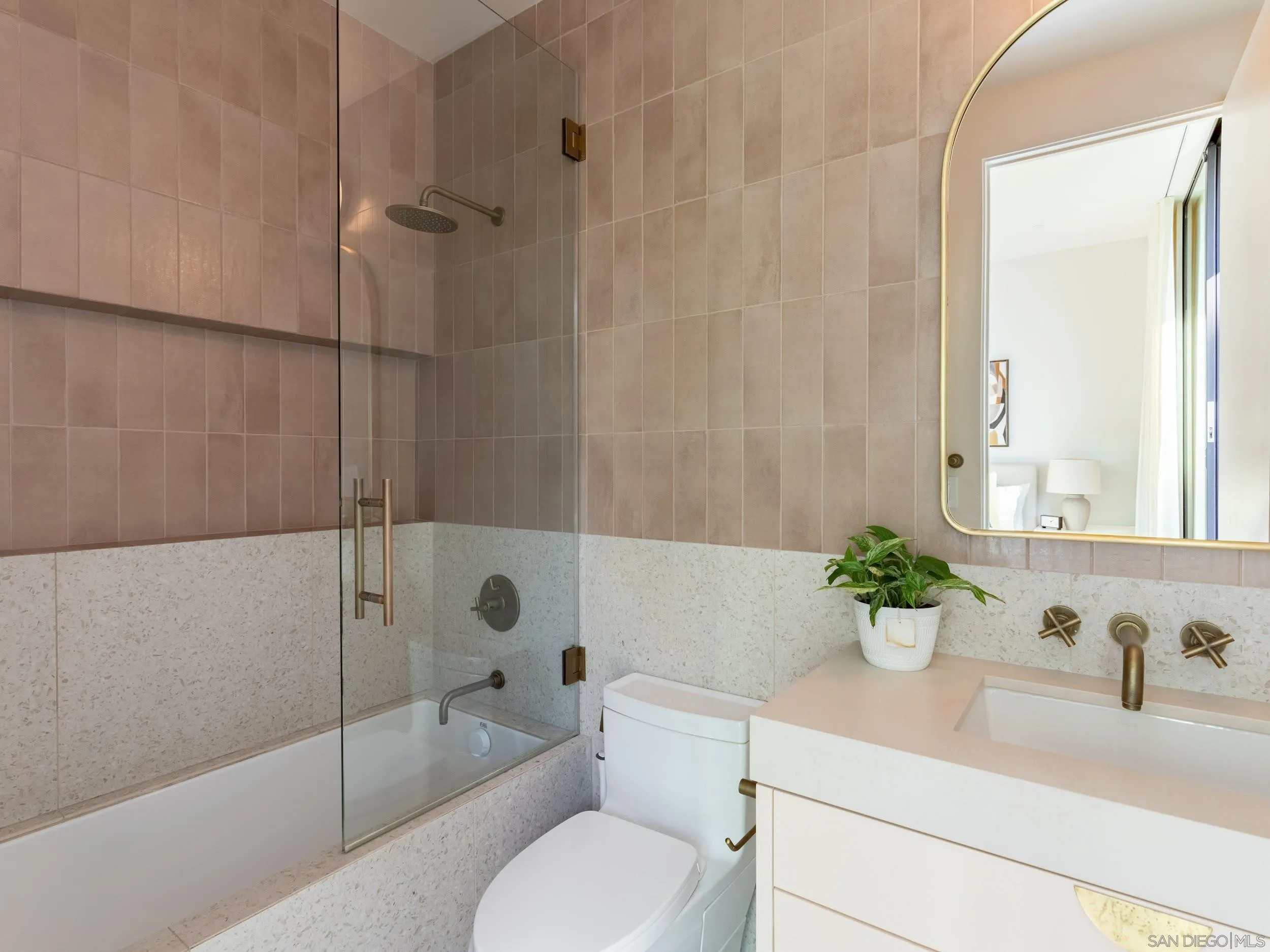 https://cdn.realtyfeed.com/cdn/127/260015530/c45e4168da682071a8aa98517ddca81a.webp