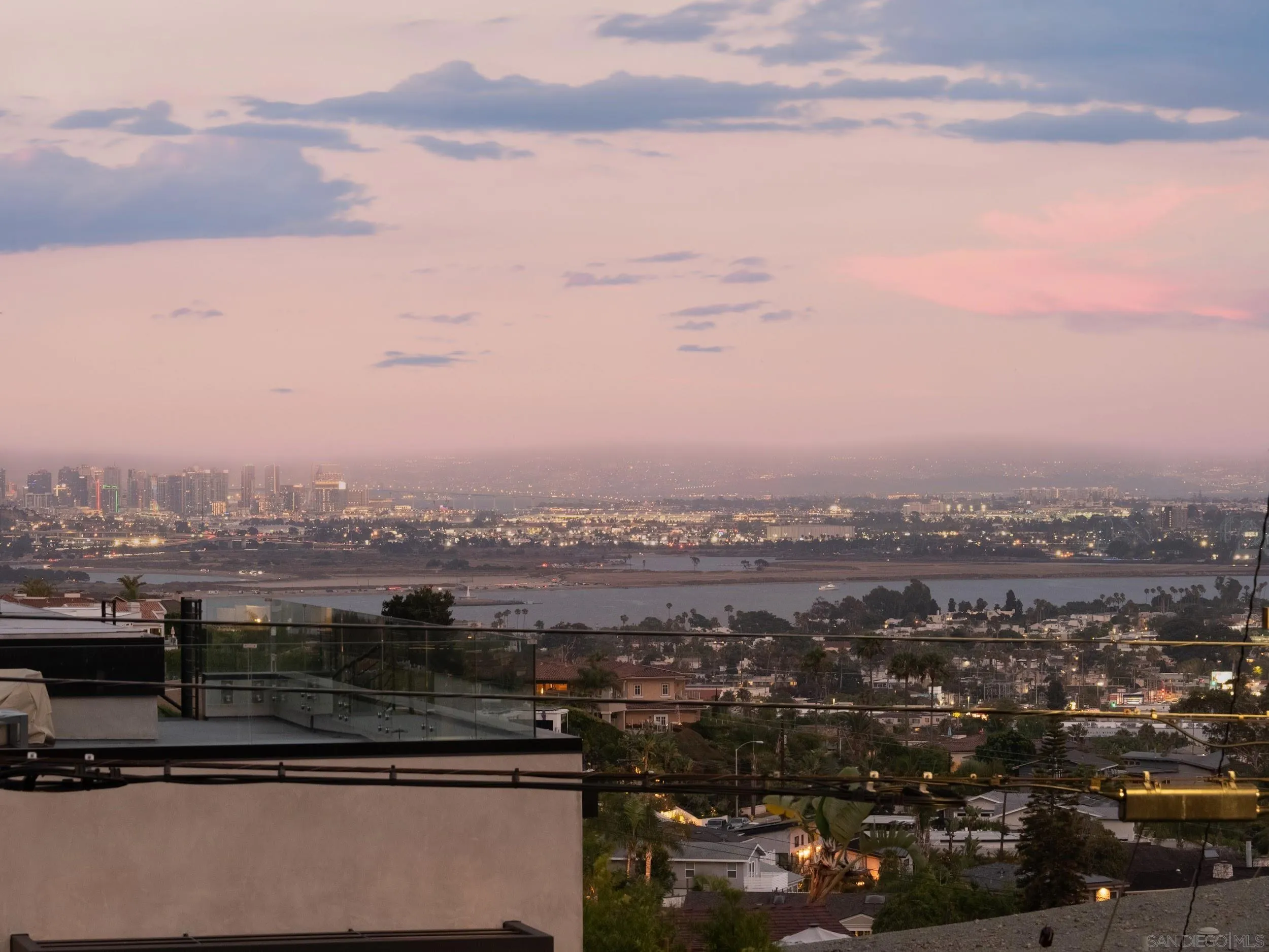 https://cdn.realtyfeed.com/cdn/127/260015530/e0b7f683c28c058c42d9e15d0ac2e91d.webp