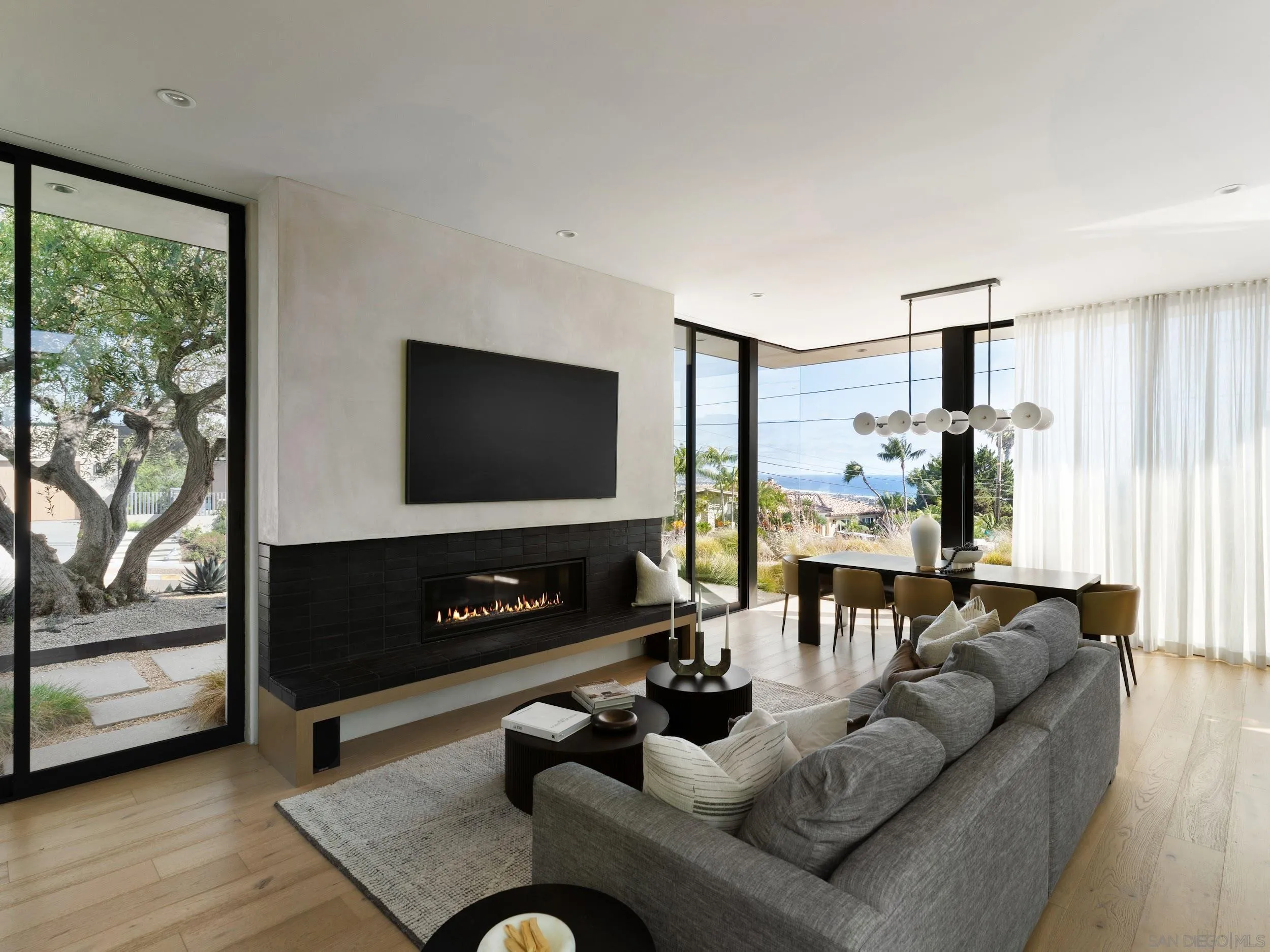 https://cdn.realtyfeed.com/cdn/127/260015530/ec5e380ec04157abb4037fcd72169572.webp