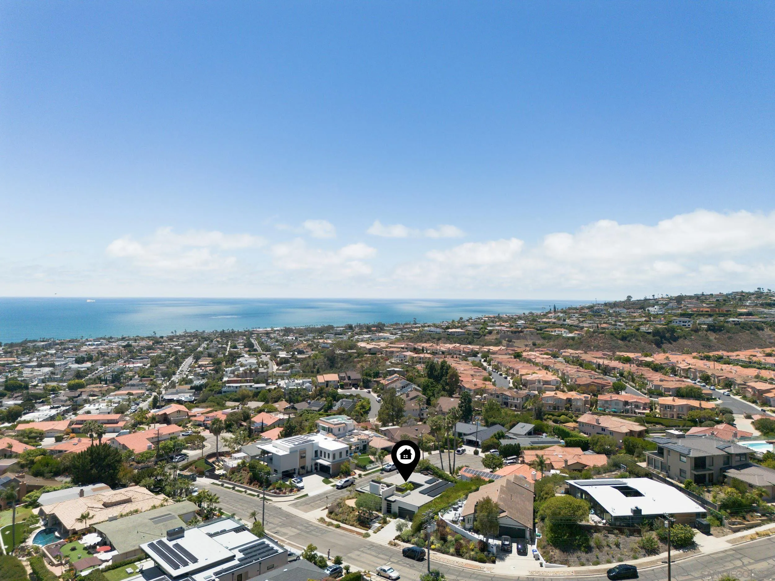 https://cdn.realtyfeed.com/cdn/127/260015530/eed8cdfb8c900f31d0d5c6d68f9890d4.webp