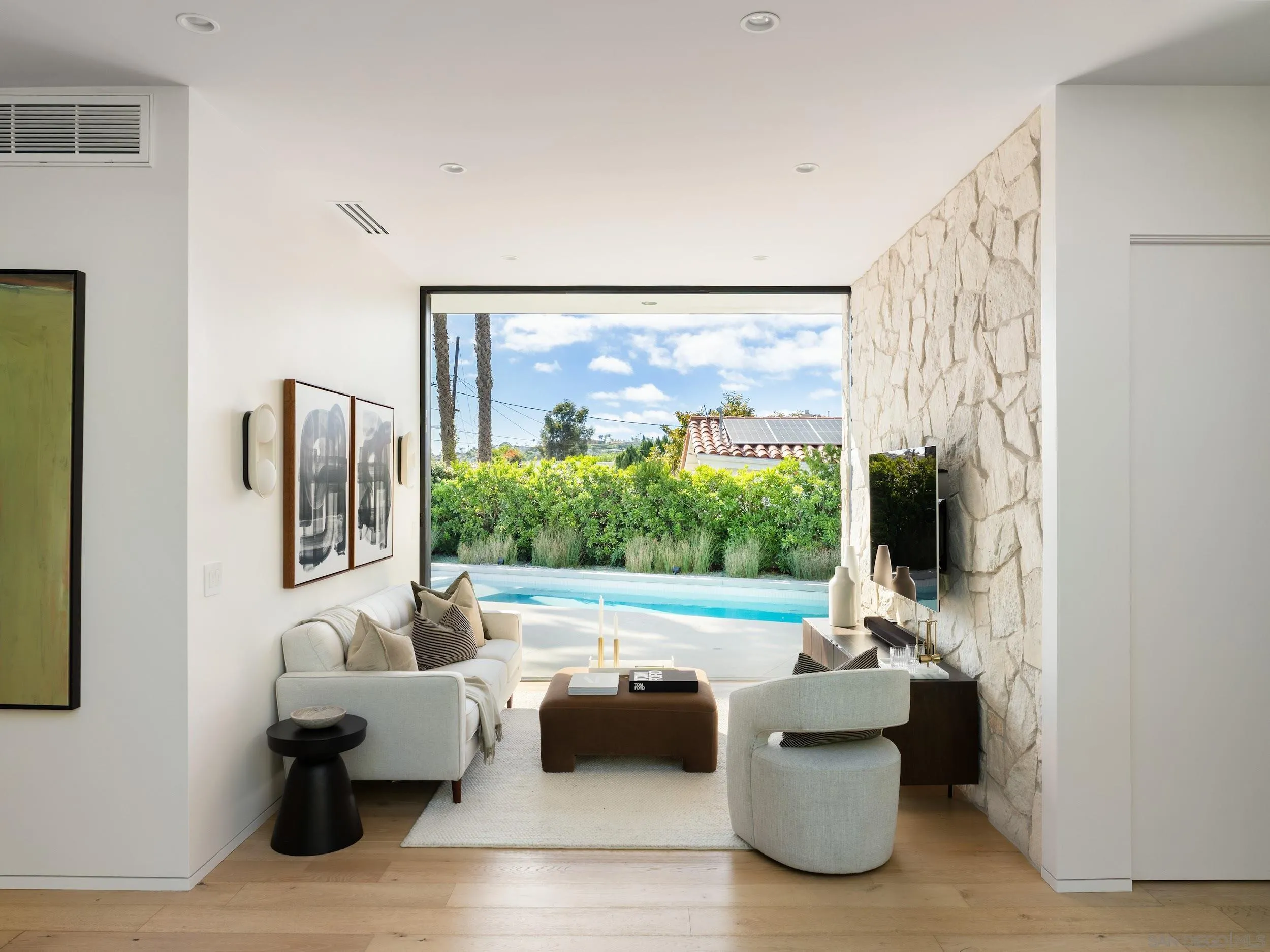 https://cdn.realtyfeed.com/cdn/127/260015530/fb4d5006d6308513b149170b64653fb1.webp