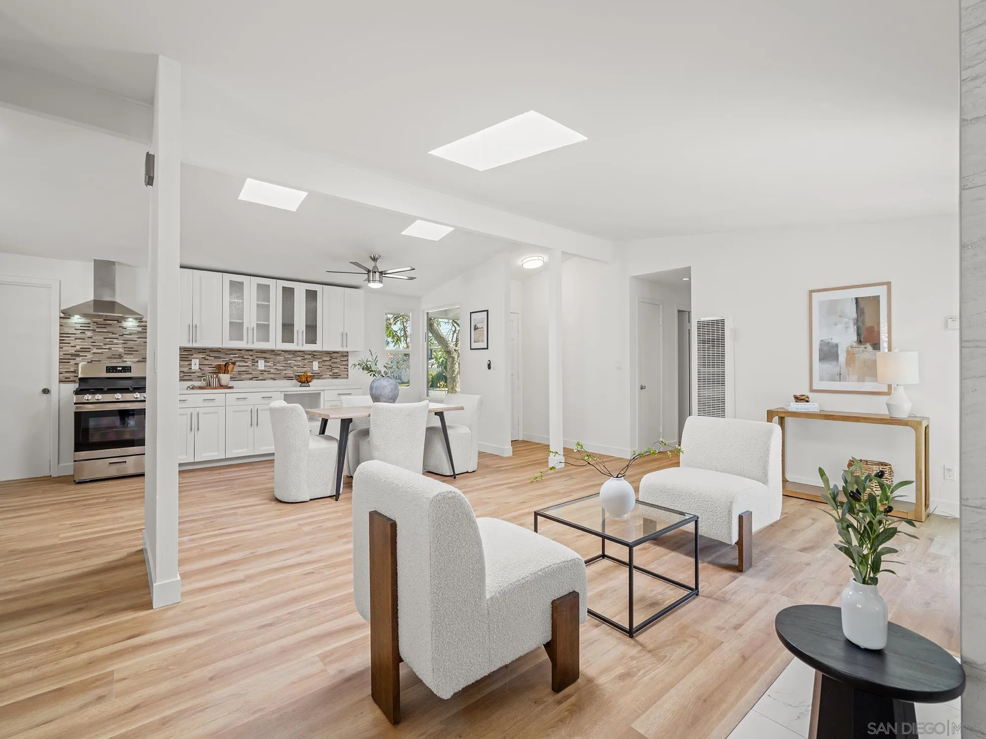 https://cdn.realtyfeed.com/cdn/127/260015536/33f764682b2e831914681ce097f346f8.webp