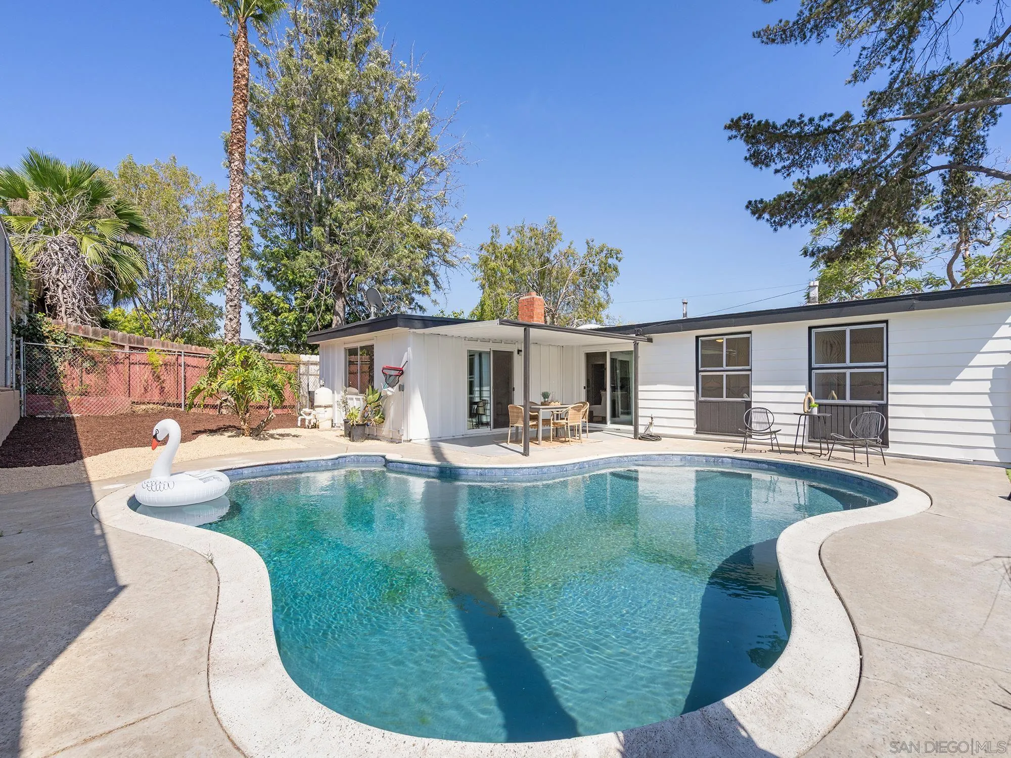 https://cdn.realtyfeed.com/cdn/127/260015536/5c127e9260184317b6068ed39edd52ee.webp