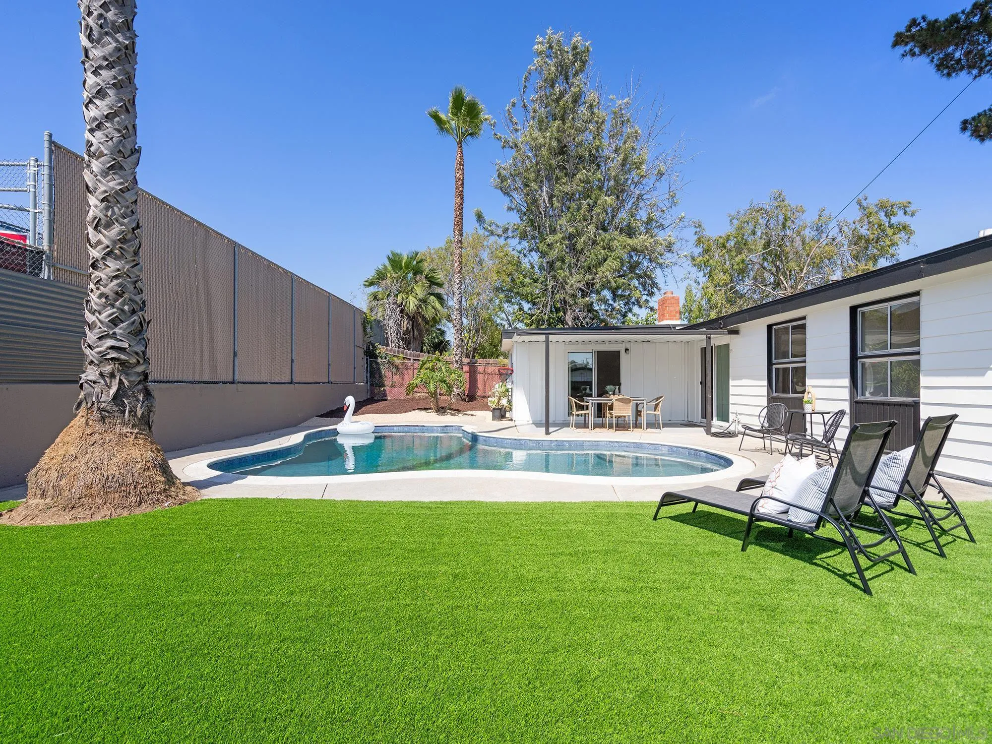 https://cdn.realtyfeed.com/cdn/127/260015536/7de29e4ed2f9436d2cc9f9cb5b7c0a26.webp